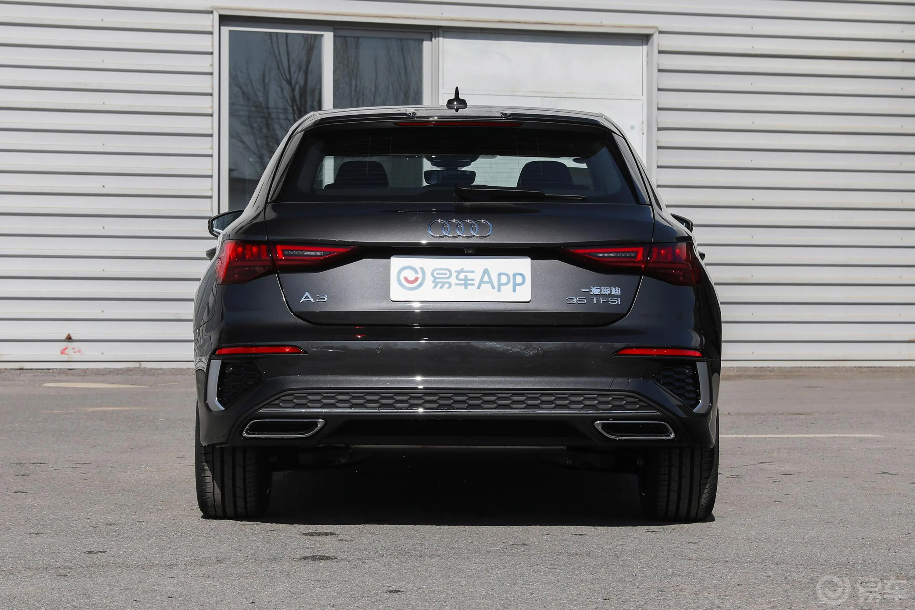 奥迪A3Sportback 35 TFSI 时尚运动型正后水平