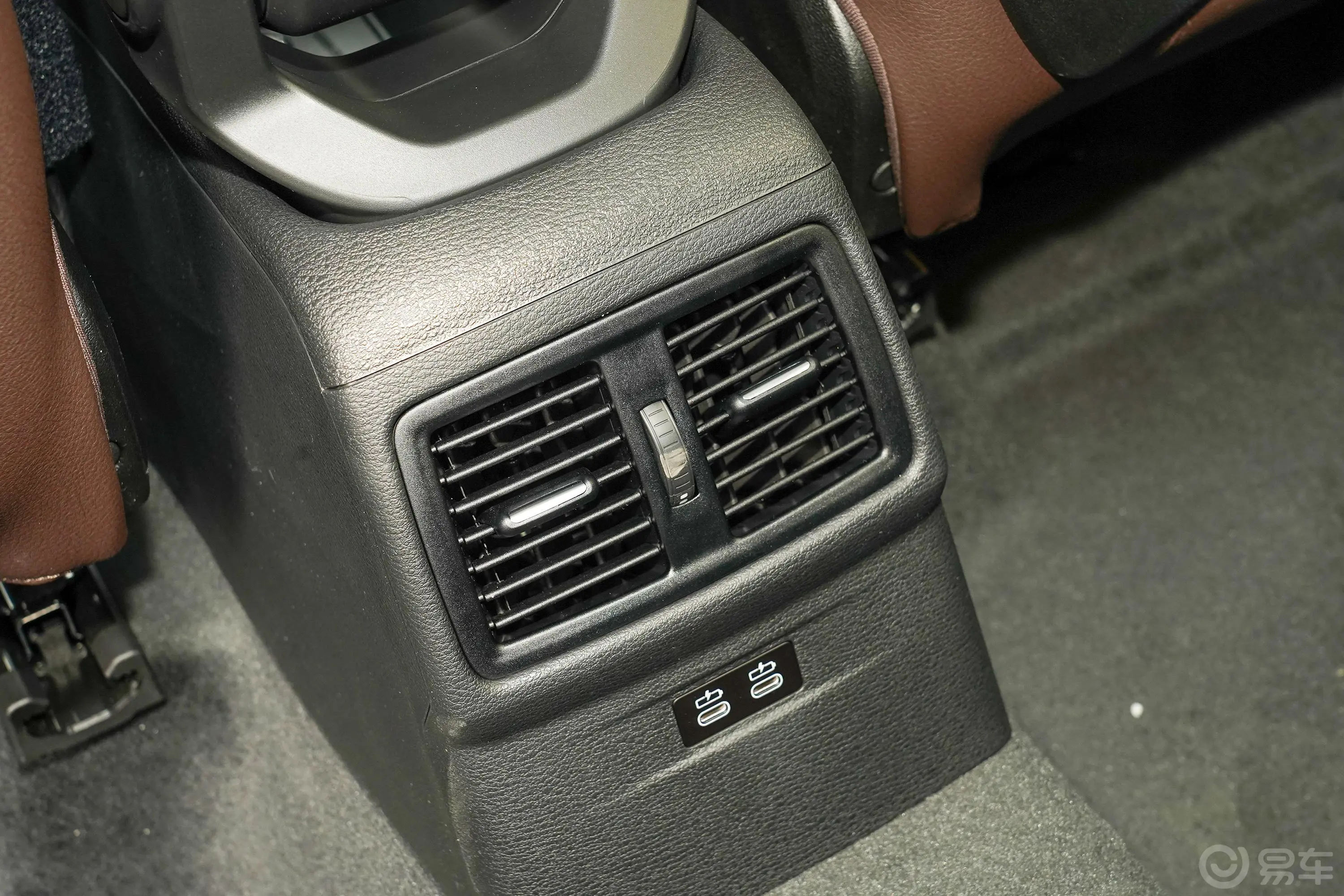 宝马X1sDrive20Li 尊享型后排空调控制键