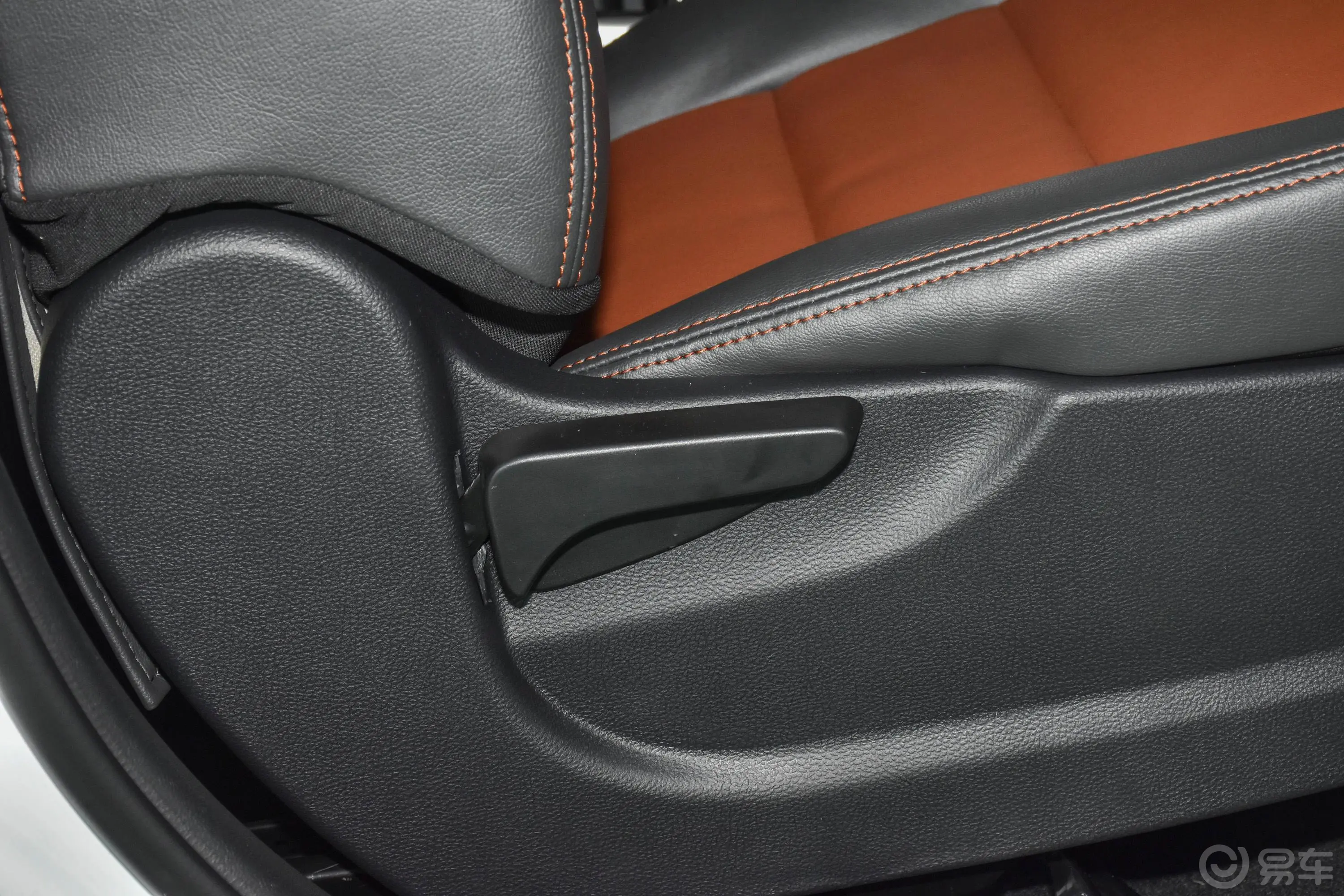 SWM斯威X31.5L 手动 舒适型 7座副驾座椅调节
