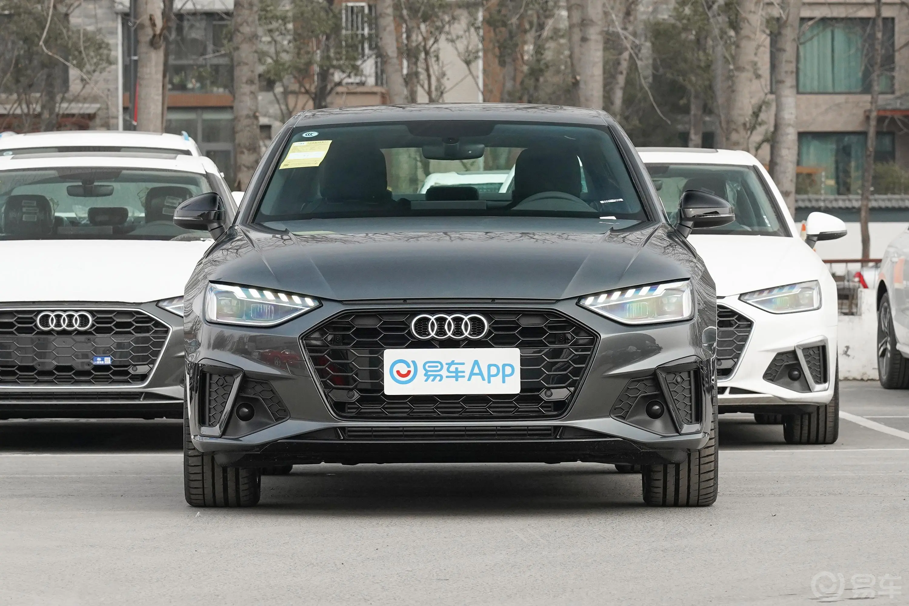 奥迪A4L40 TFSI 豪华动感型正前水平