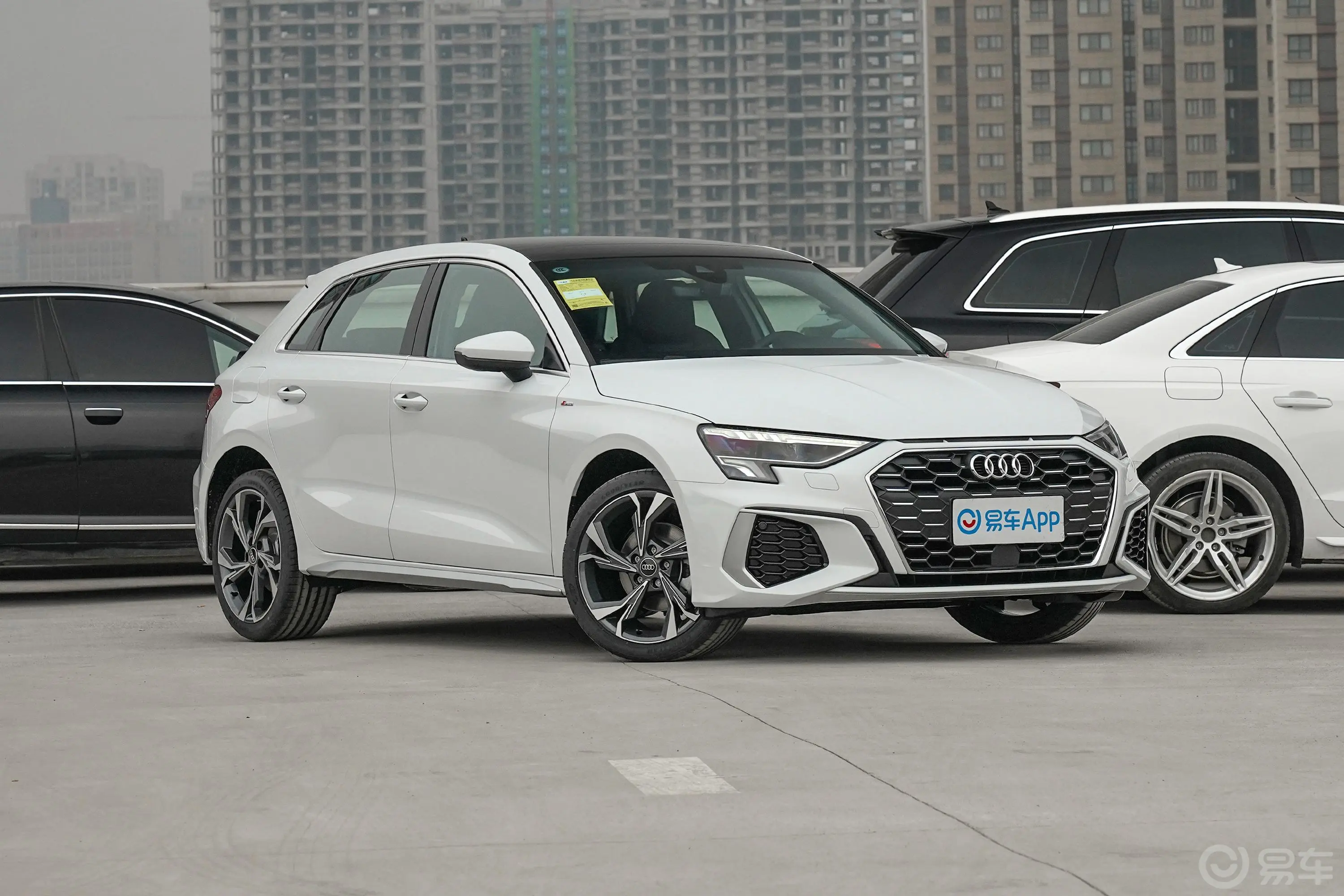 奥迪A3Sportback 35 TFSI 豪华运动型胎压信息铭牌