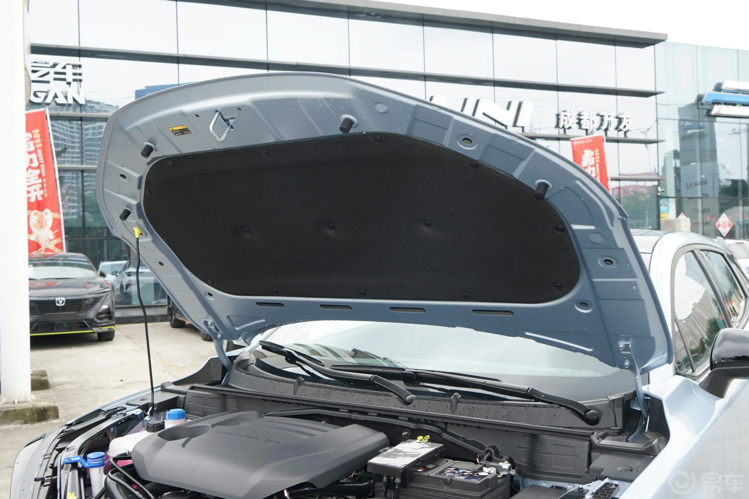 长安UNI-T运动版 2.0T 自动尊贵型发动机舱盖内侧