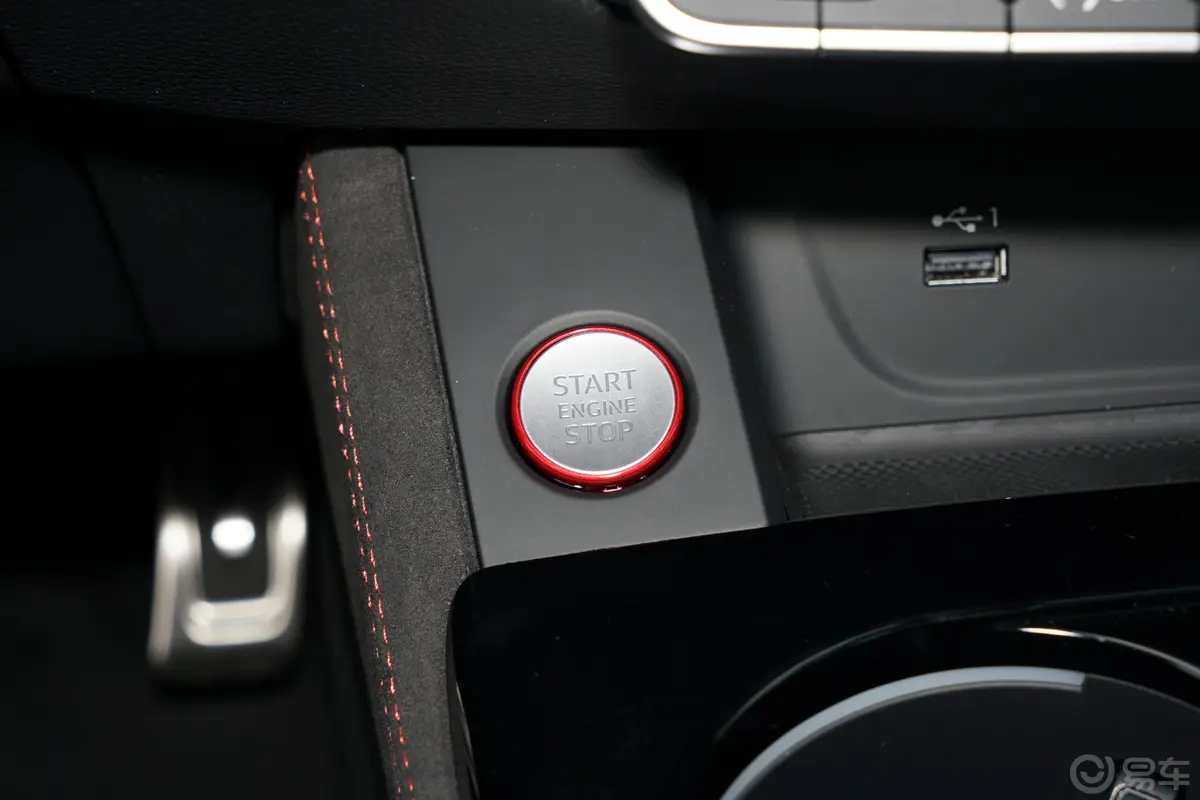 奥迪RS 52.9T Sportback 黑曜版钥匙孔或一键启动按键