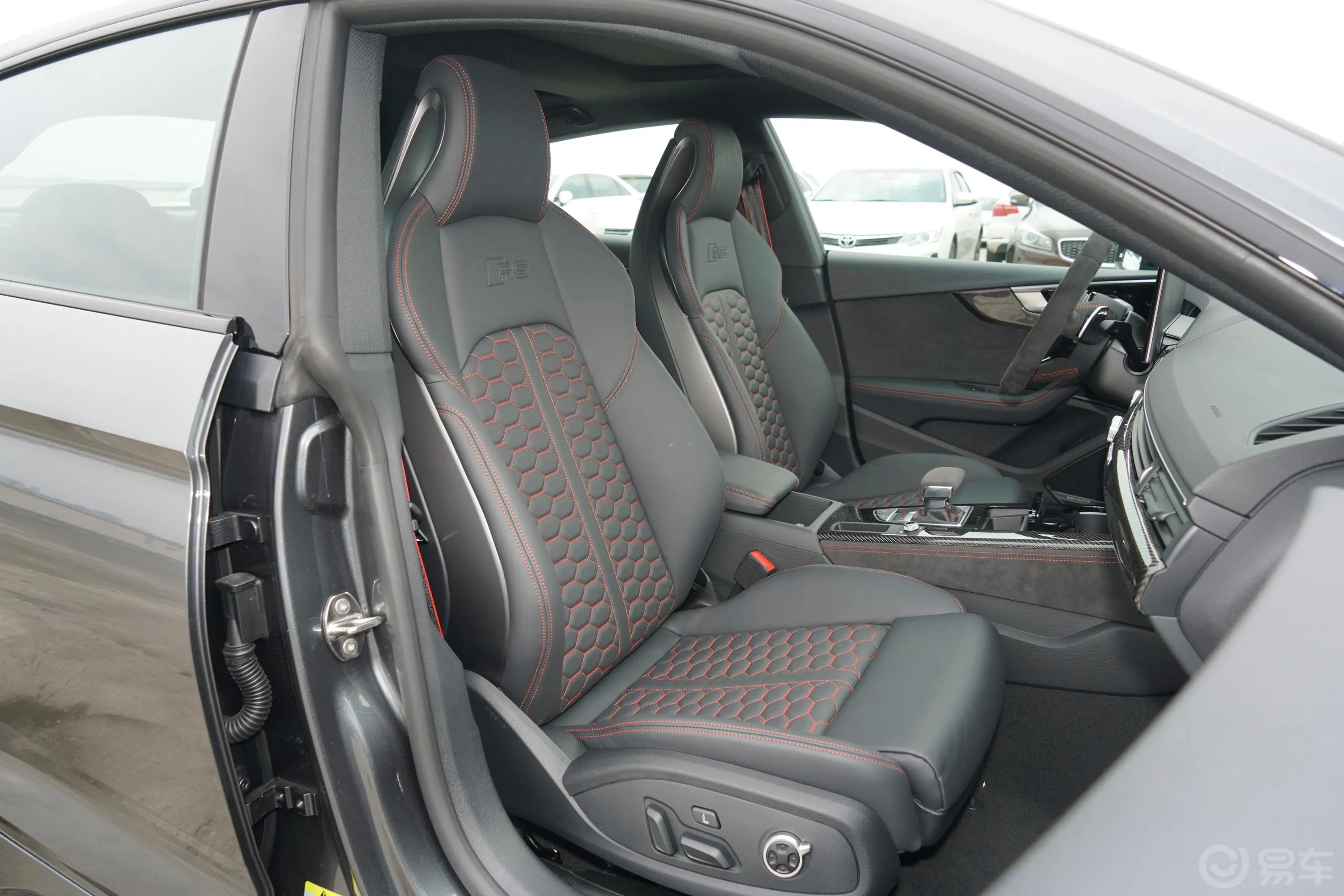 奥迪RS 52.9T Sportback 黑曜版副驾驶座椅
