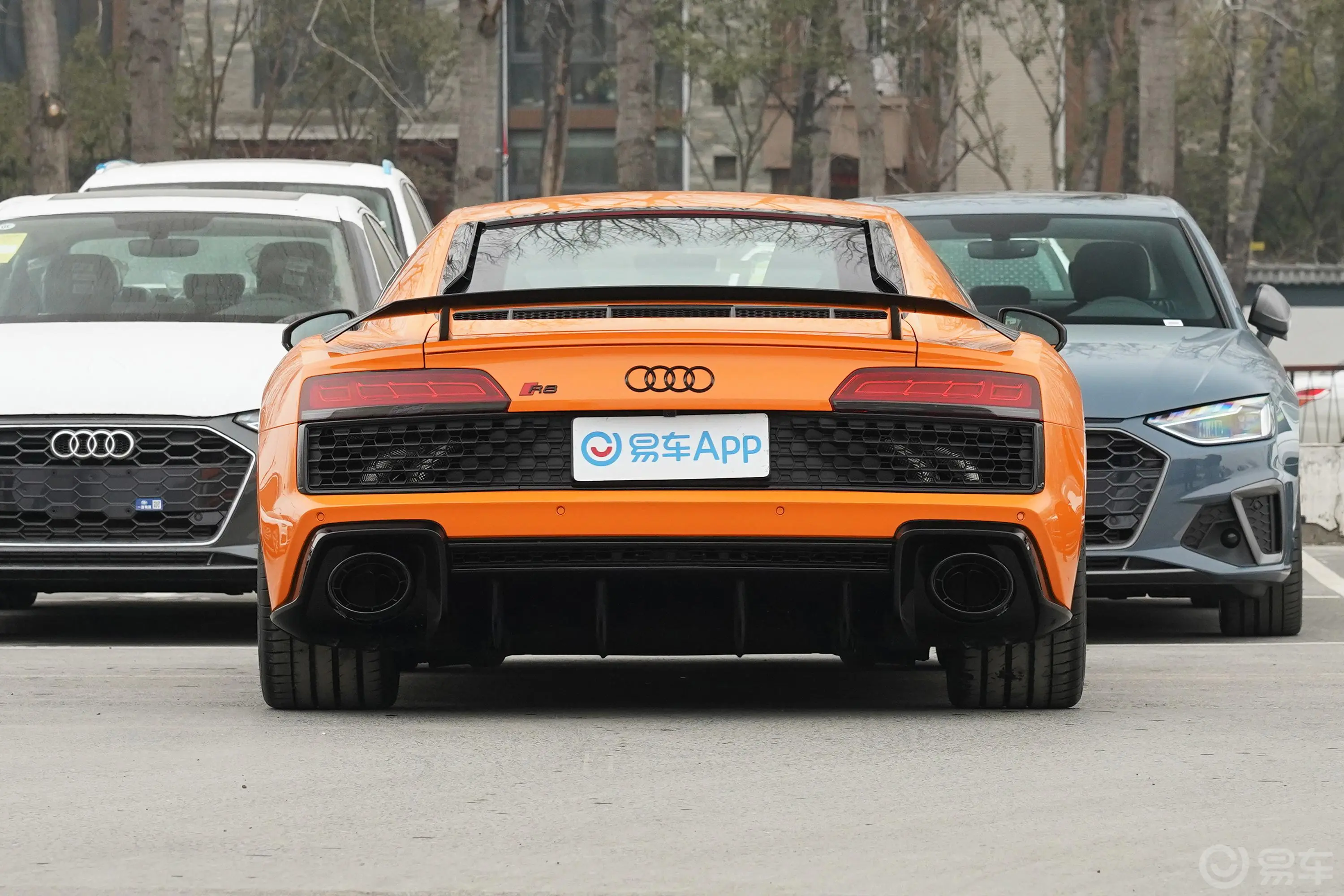 奥迪R85.2L Coupe Performance正后水平