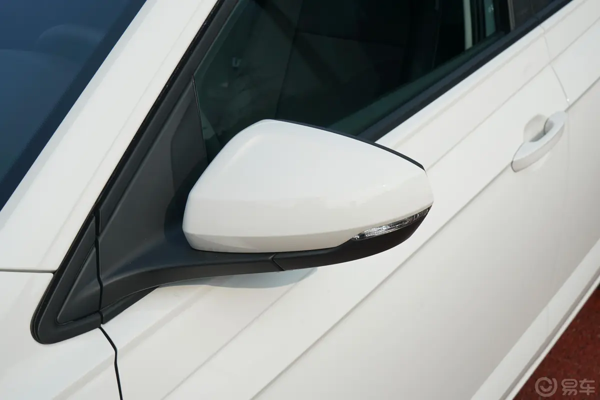 PoloPlus 1.5L 自动纵情乐活版主驾驶后视镜背面