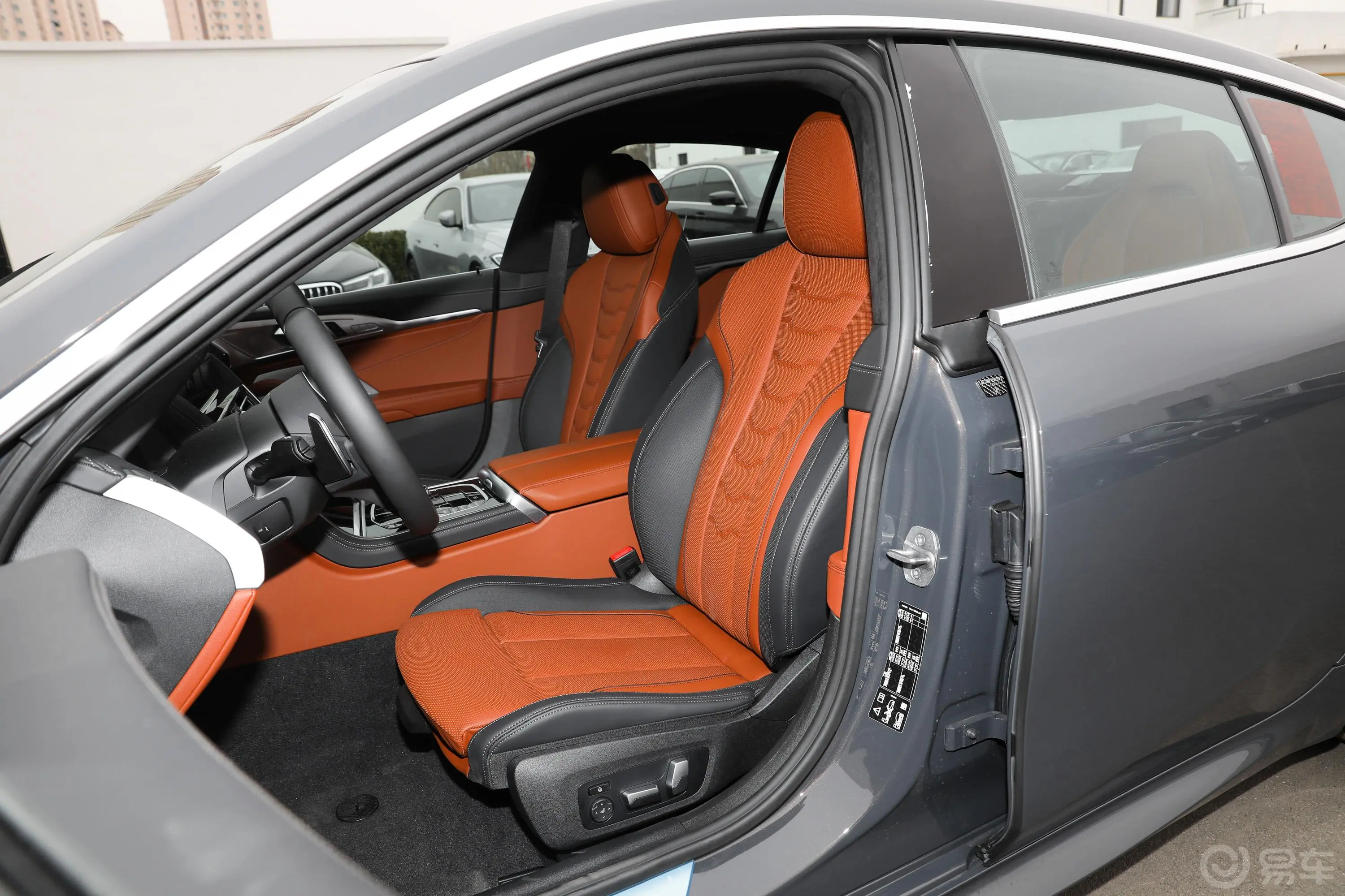 宝马8系改款 四门轿跑车 840i xDrive M运动套装驾驶员座椅