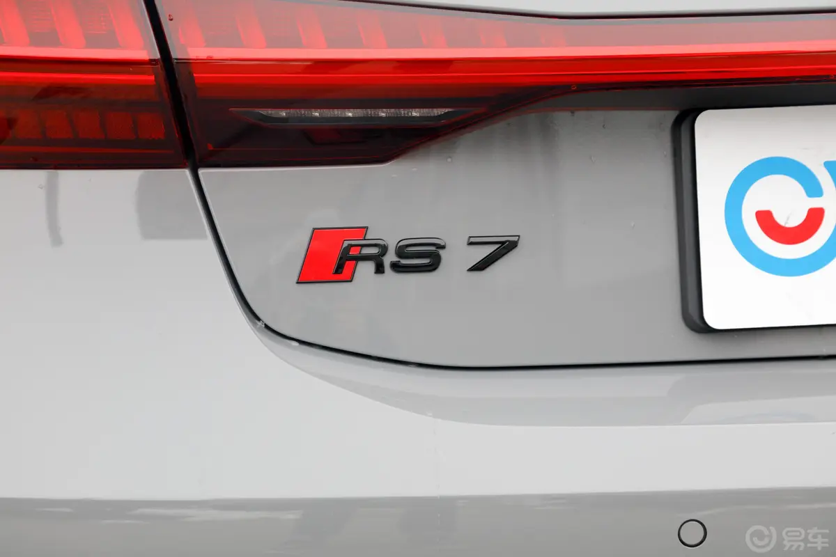 奥迪RS 74.0T Sportback外观细节