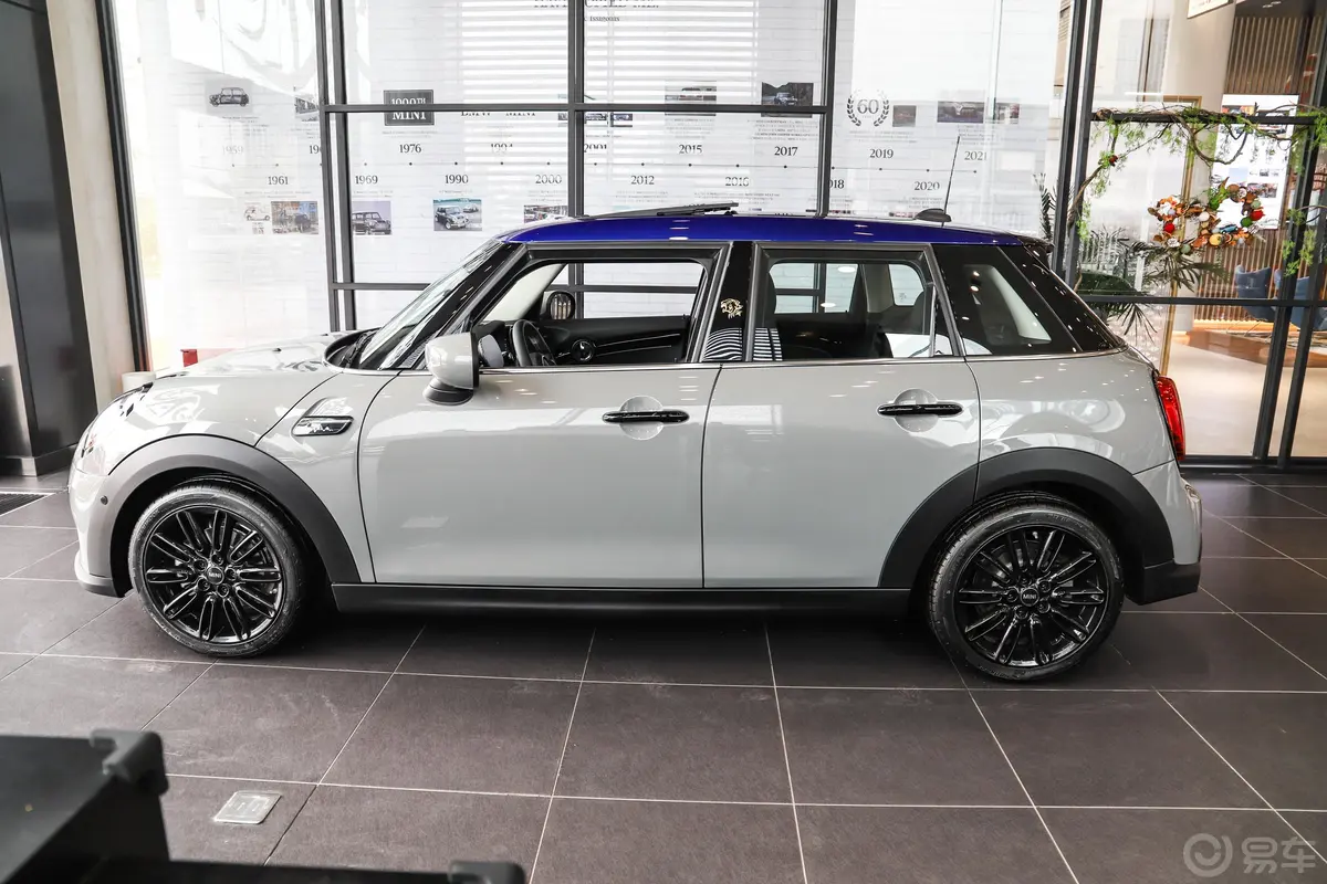 MINI1.5T Camden 限量版 五门版正侧车头向左水平