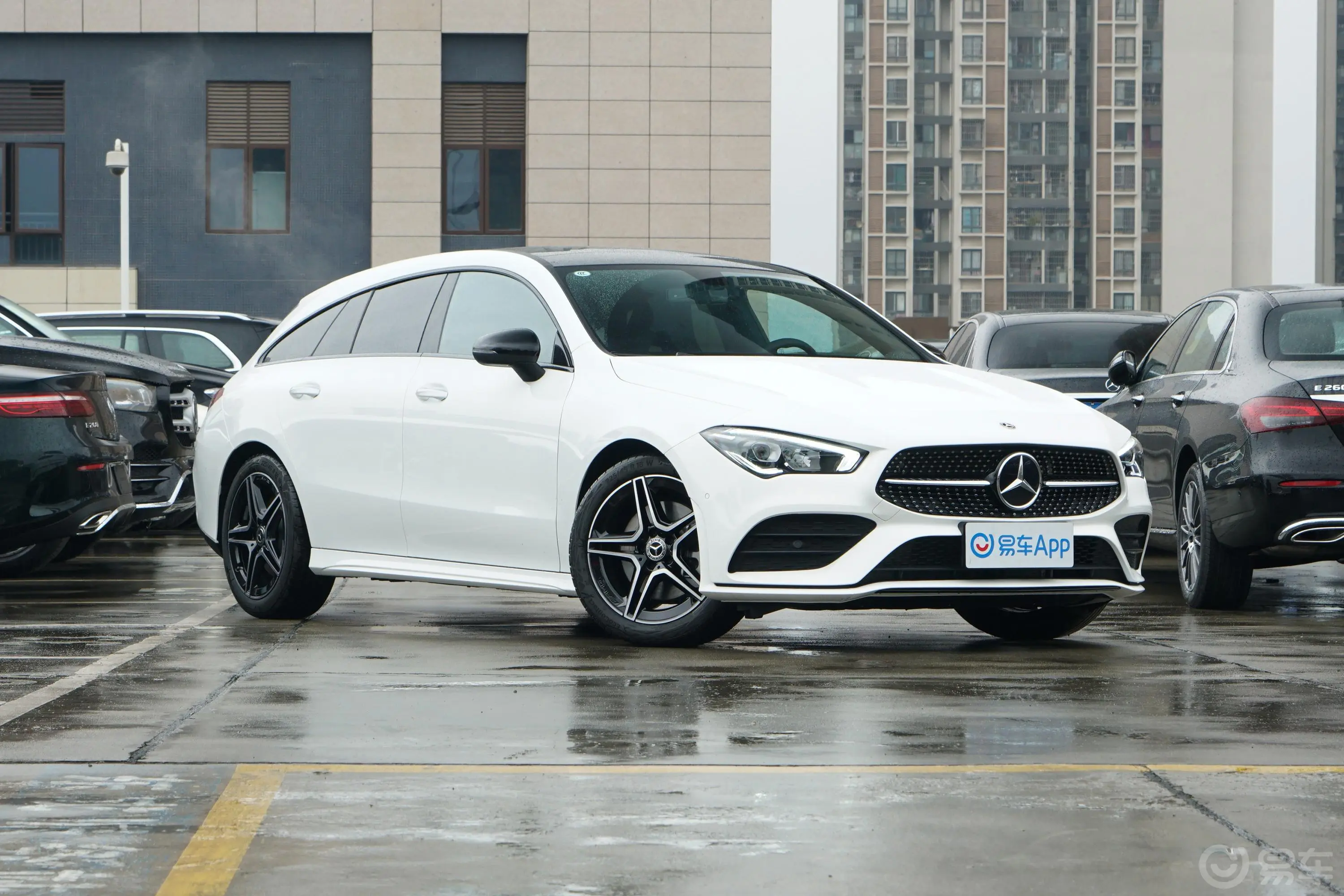 奔驰CLA级CLA 260 4MATIC 五门猎跑车侧前45度车头向右水平