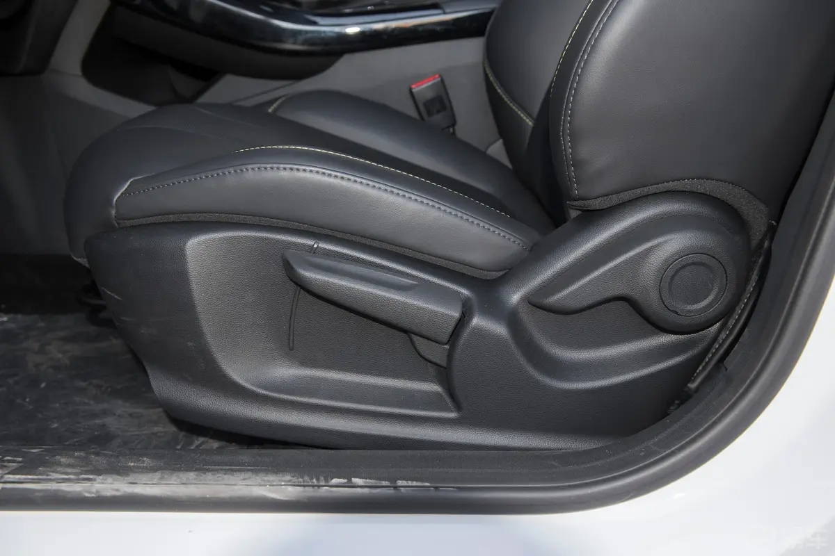荣威i51.5L CVT安心版主驾座椅调节