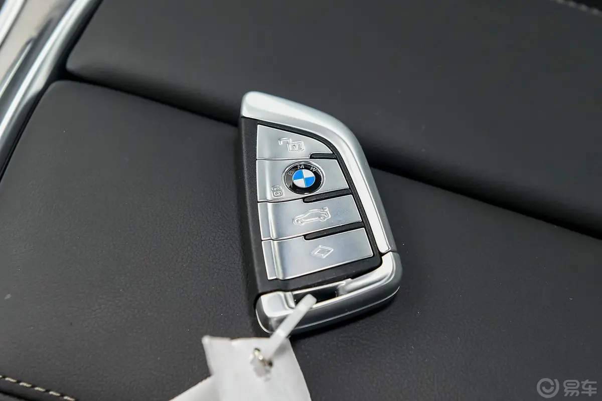 宝马8系改款 四门轿跑车 840i M运动套装钥匙正面