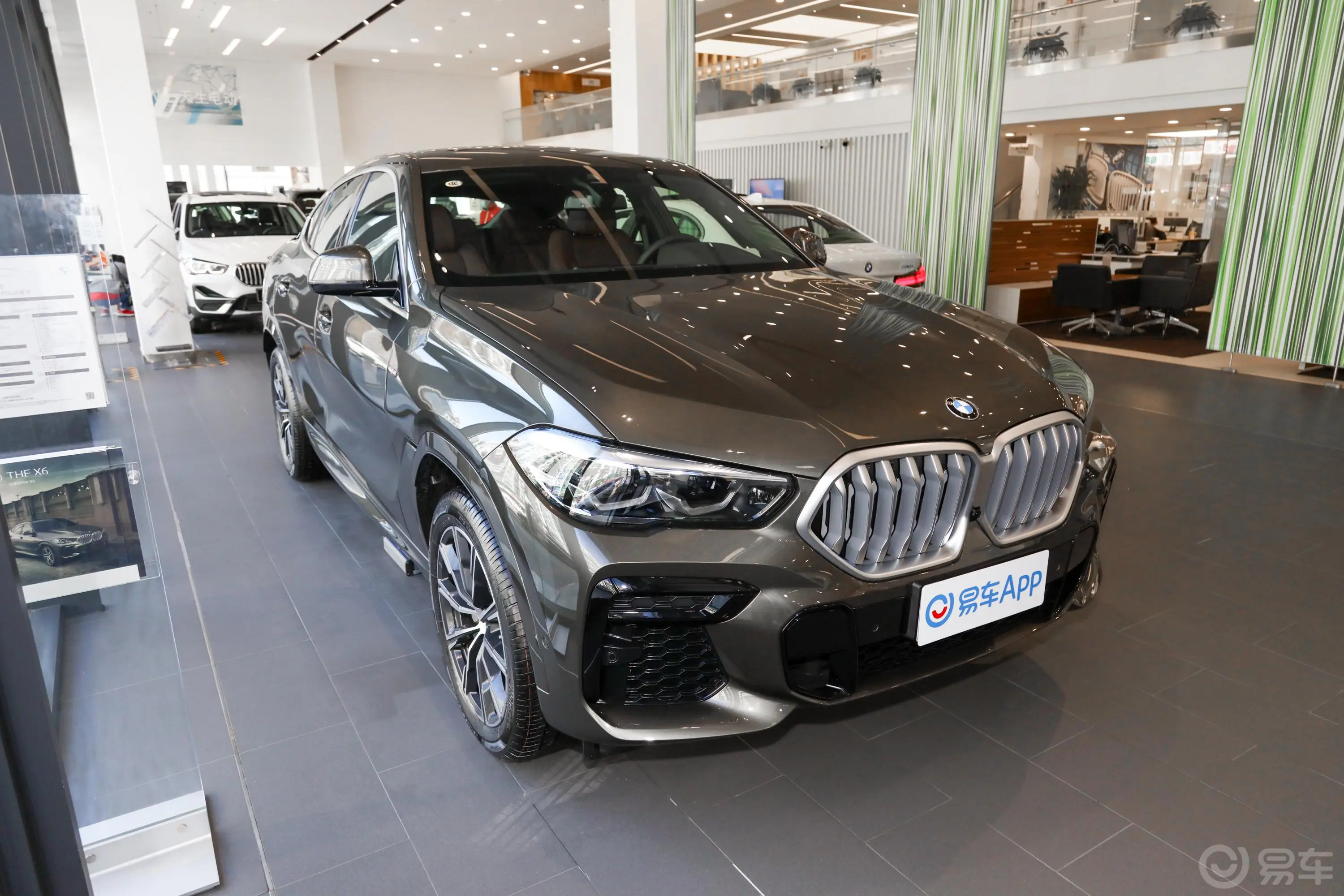 宝马X6xDrive30i M运动套装侧前45度车头向右水平