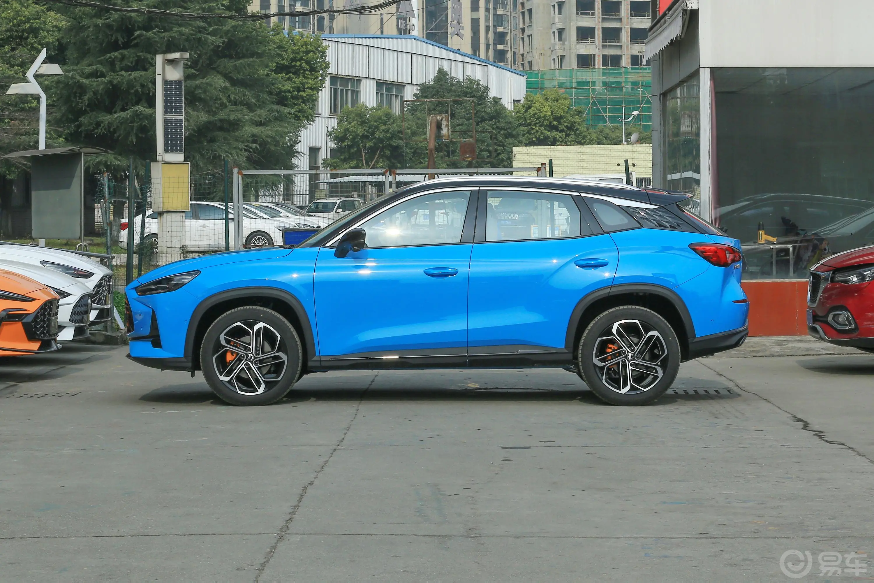 MG ONE数智运动 1.5T CVT α 进阶版正侧车头向左水平