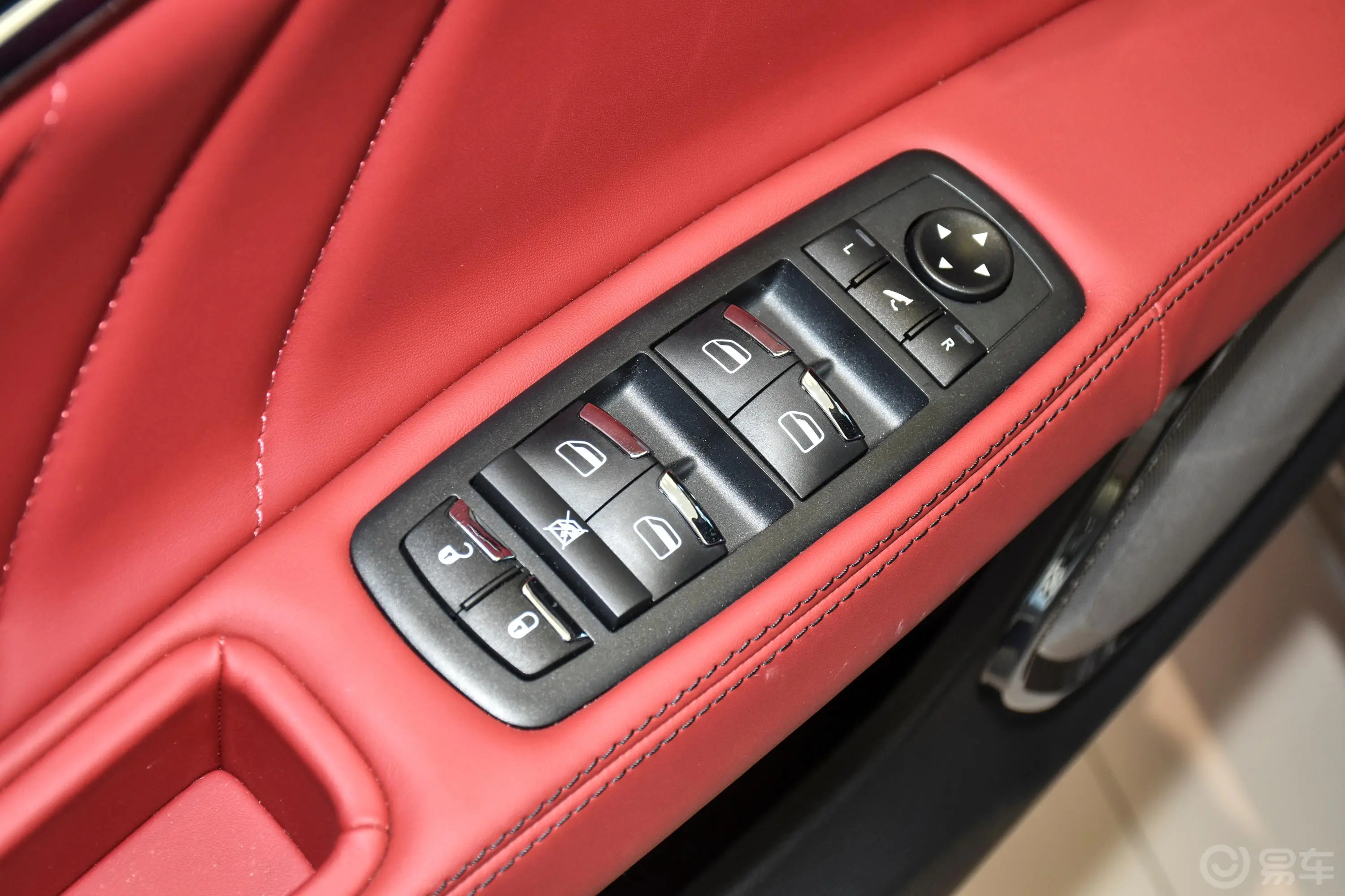 Quattroporte3.0T S Q4 豪华版车窗调节整体