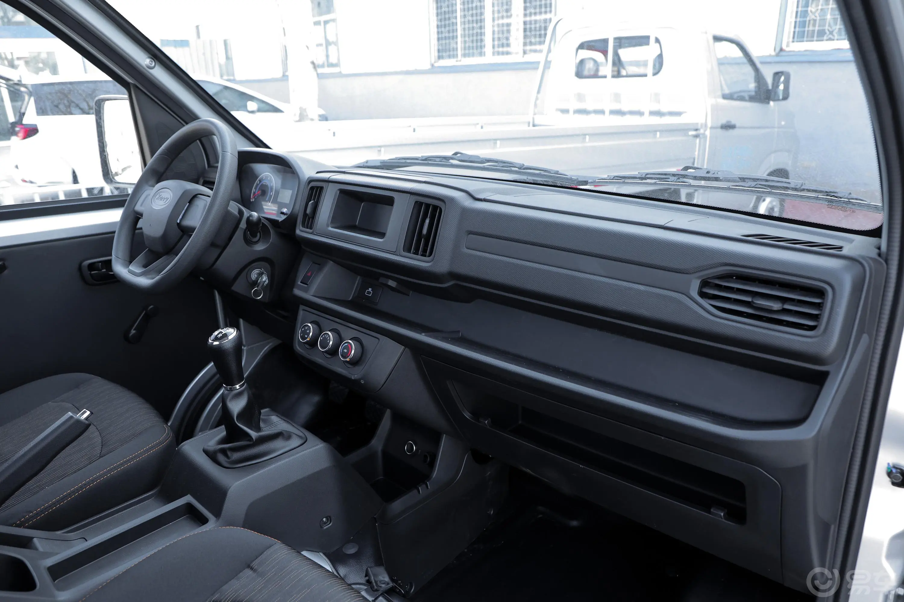 开瑞X61.6L 手动 单排标准型栏板内饰全景副驾驶员方向