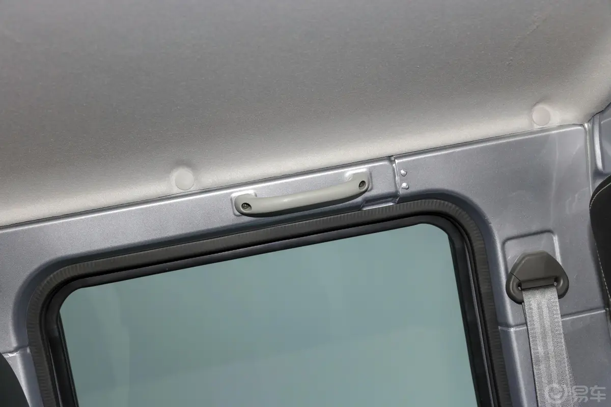 长安星卡PLUS1.6L 手动 双排舒适空调版空间