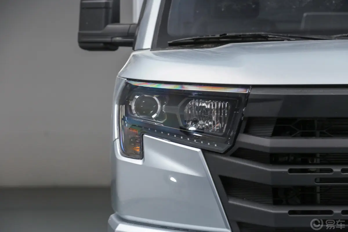 长安星卡PLUS复合板厢货 1.6L 手动 单排舒适空调版外观