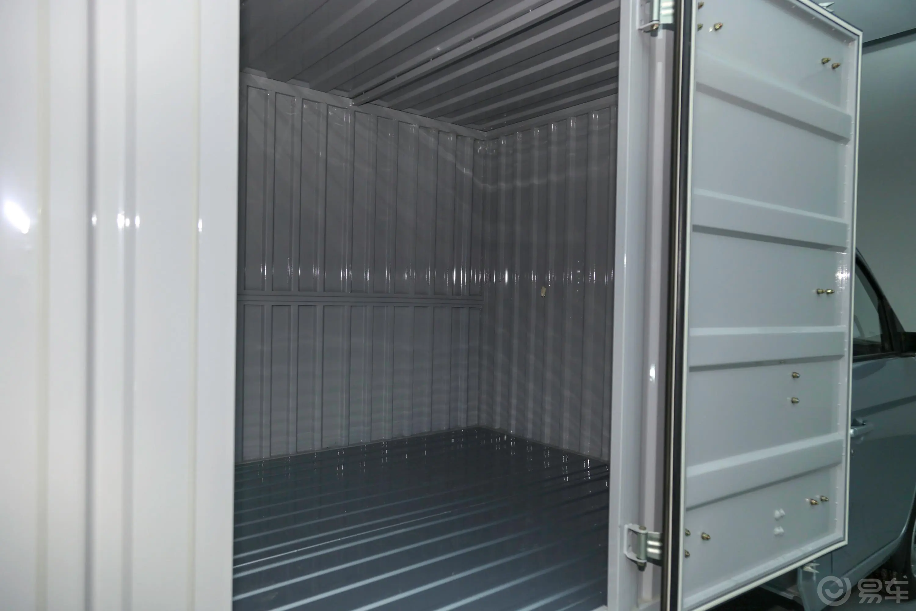 长安星卡PLUS钢板厢货 1.6L 手动 单排舒适空调版空间