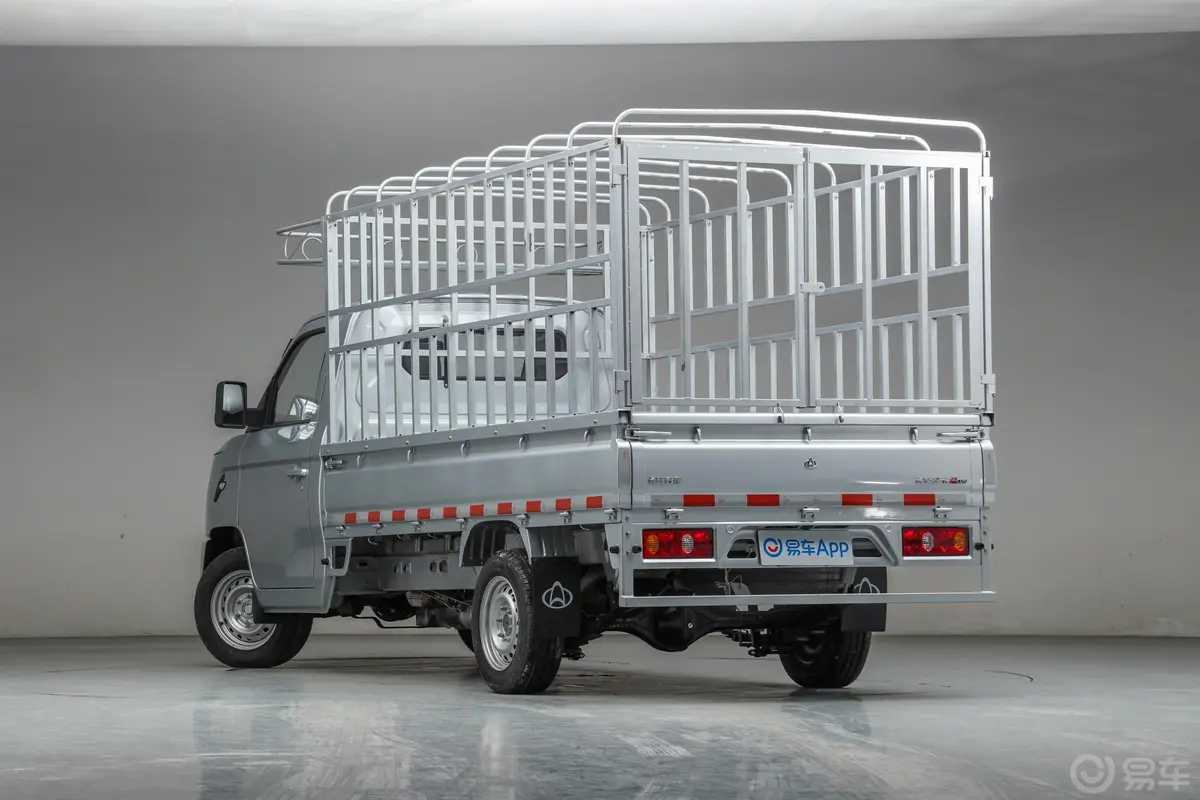 长安星卡PLUS仓栅车 1.6L 手动 单排舒适空调版外观