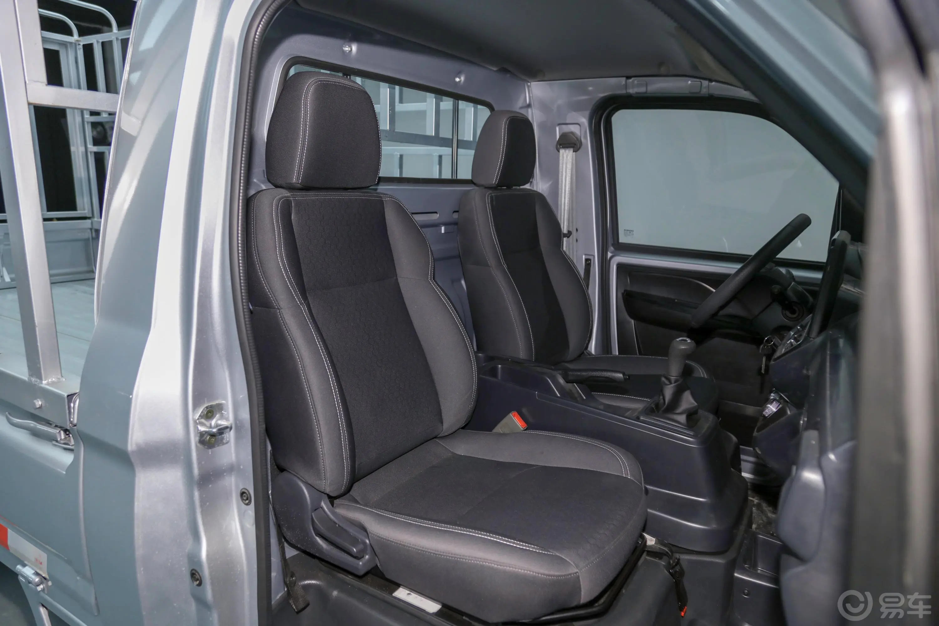 长安星卡PLUS仓栅车 1.6L 手动 单排舒适空调版内饰