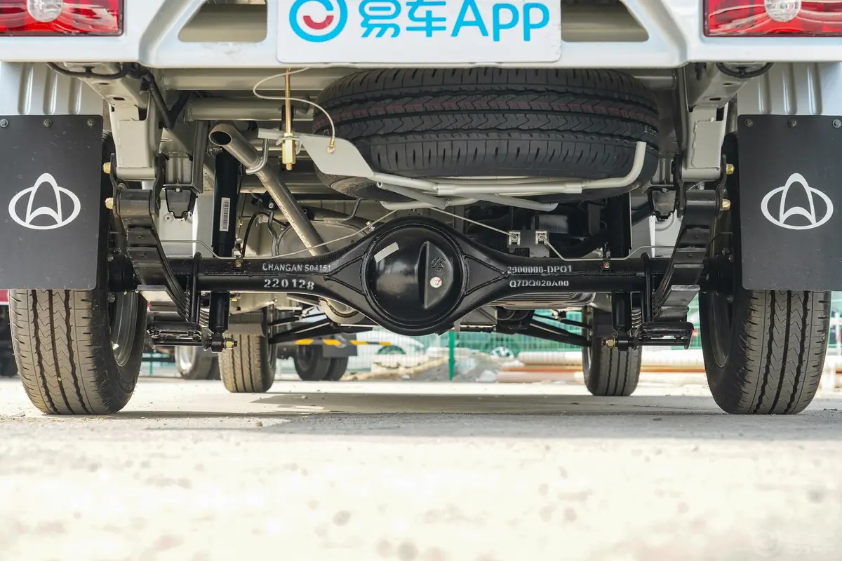 长安星卡PLUS1.6L 手动 双排舒适版后悬挂整体