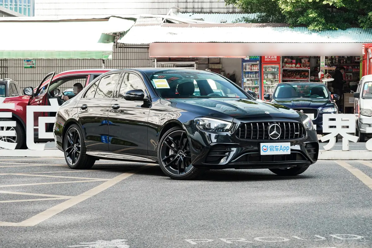 奔驰E级 AMGAMG E 53 4MATIC+外观