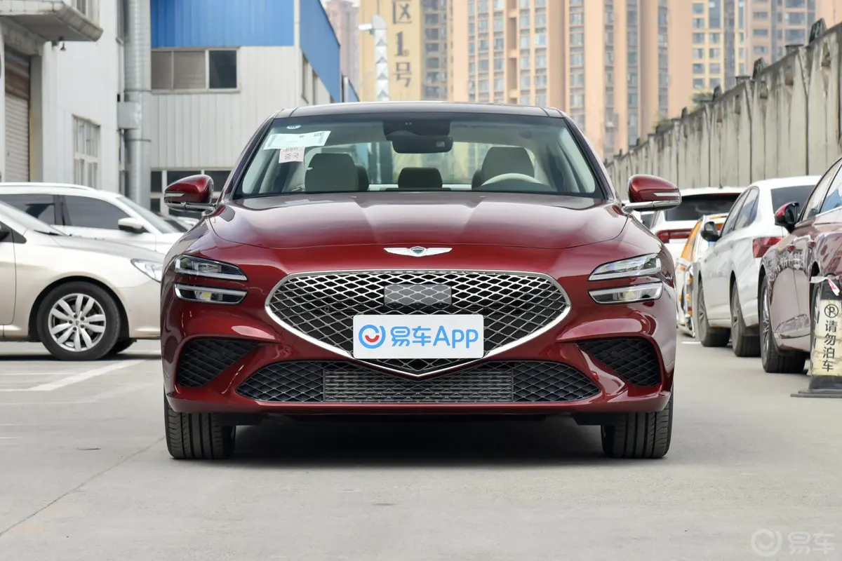 捷尼赛思G702.0T 四驱 豪华版正前水平