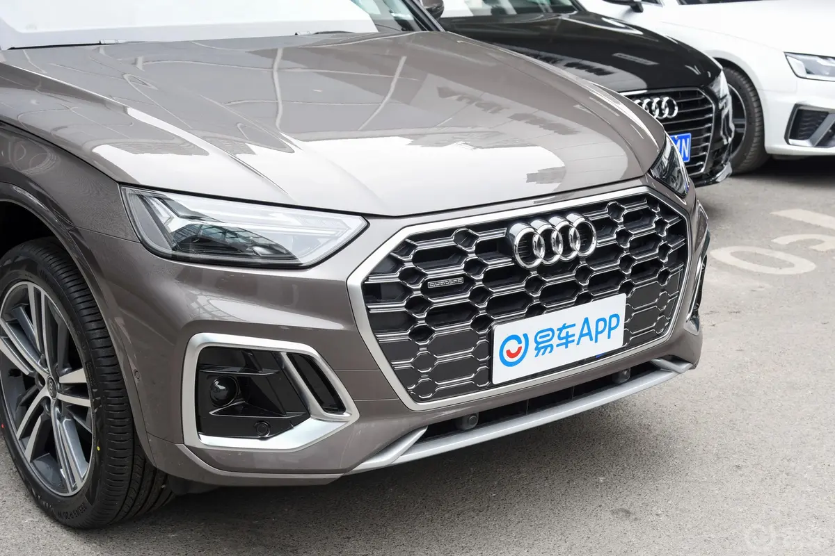 奥迪Q5L40 TFSI 豪华动感型外观