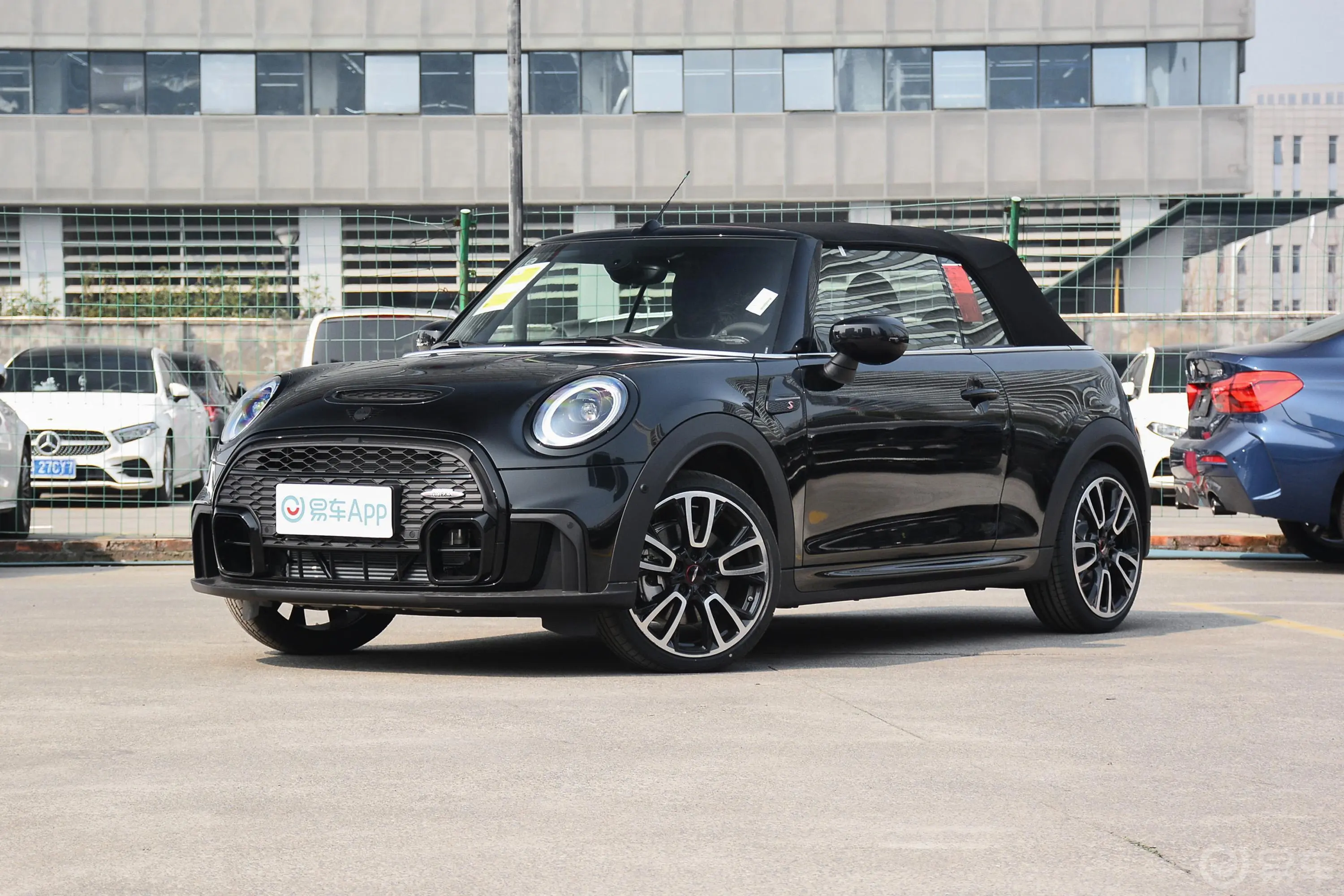 MINI CABRIO2.0T COOPER S CABRIO 黑标特别版侧前45度车头向左水平