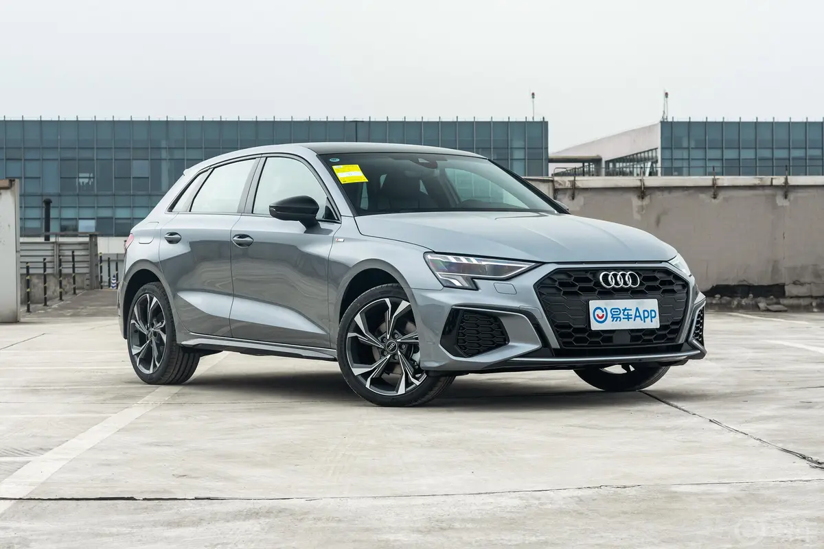 奥迪A3Sportback 35 TFSI 时尚运动型侧前45度车头向右水平