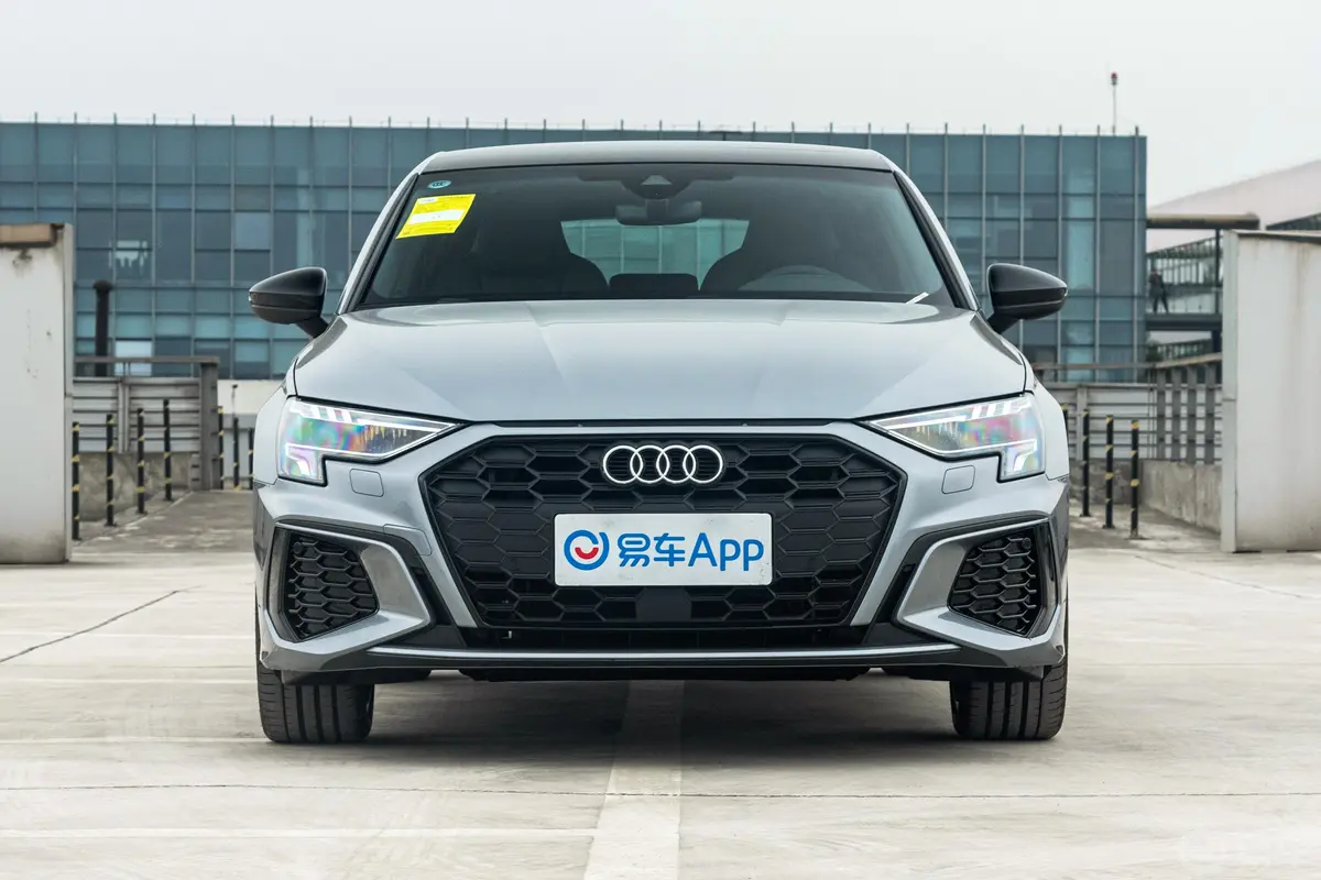 奥迪A3Sportback 35 TFSI 时尚运动型正前水平