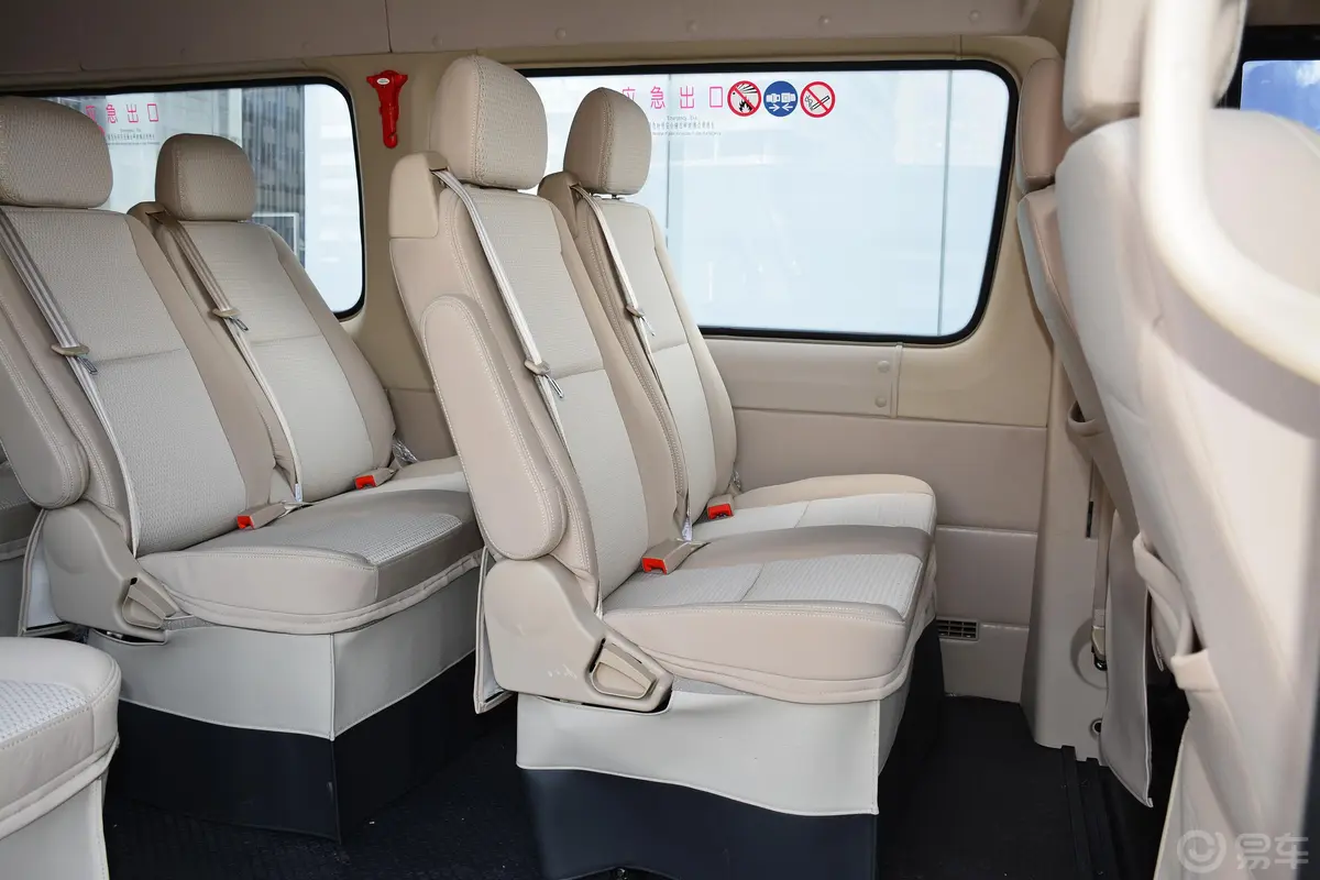 图雅诺商旅版小客 康明斯 2.8T 手动加长轴新高顶高级客车 14座后排座椅
