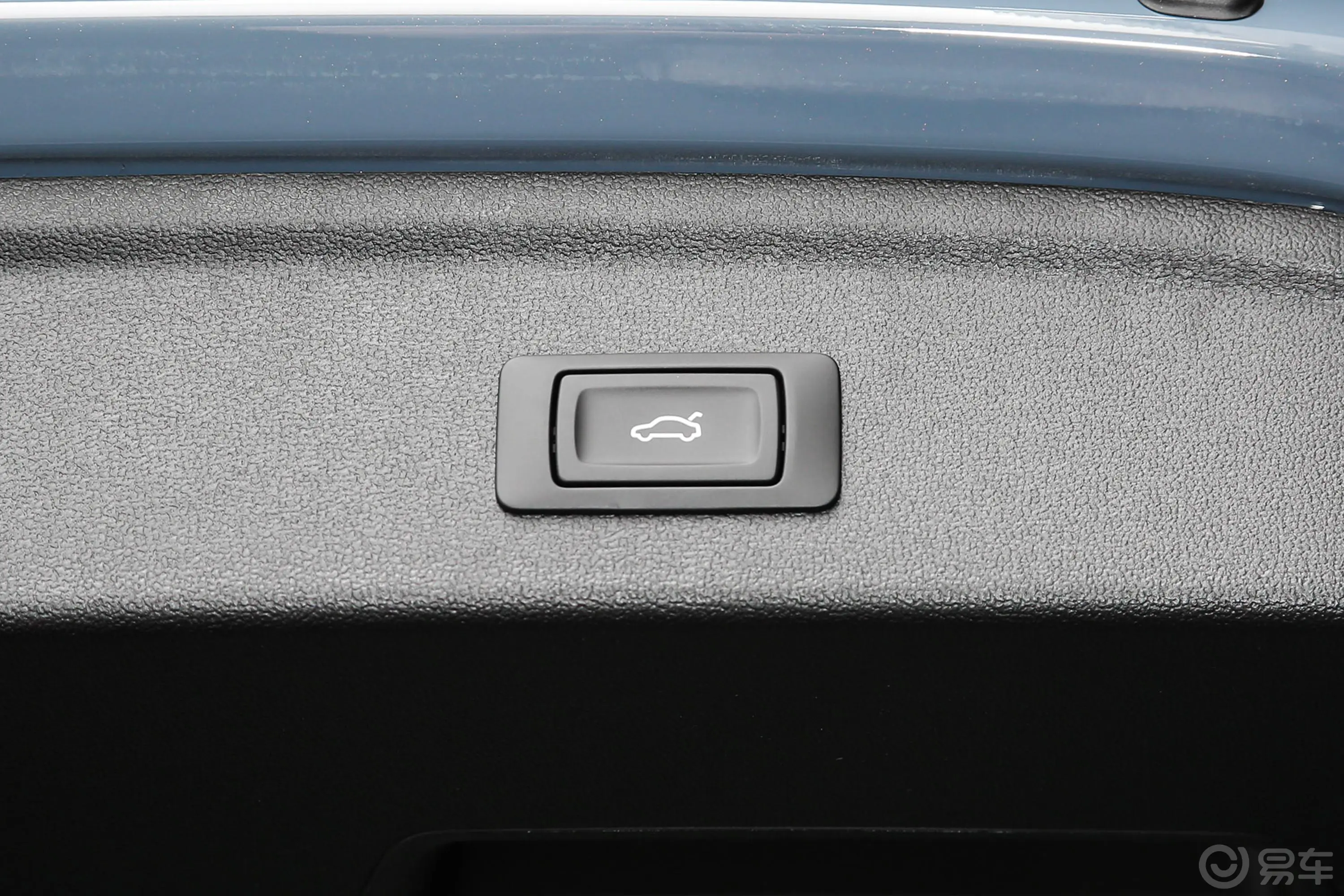 奥迪A3Sportback 35 TFSI RS套件燃速型电动尾门按键（手动扶手）