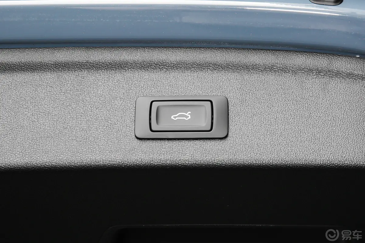 奥迪A3Sportback 35 TFSI RS套件燃速型电动尾门按键（手动扶手）