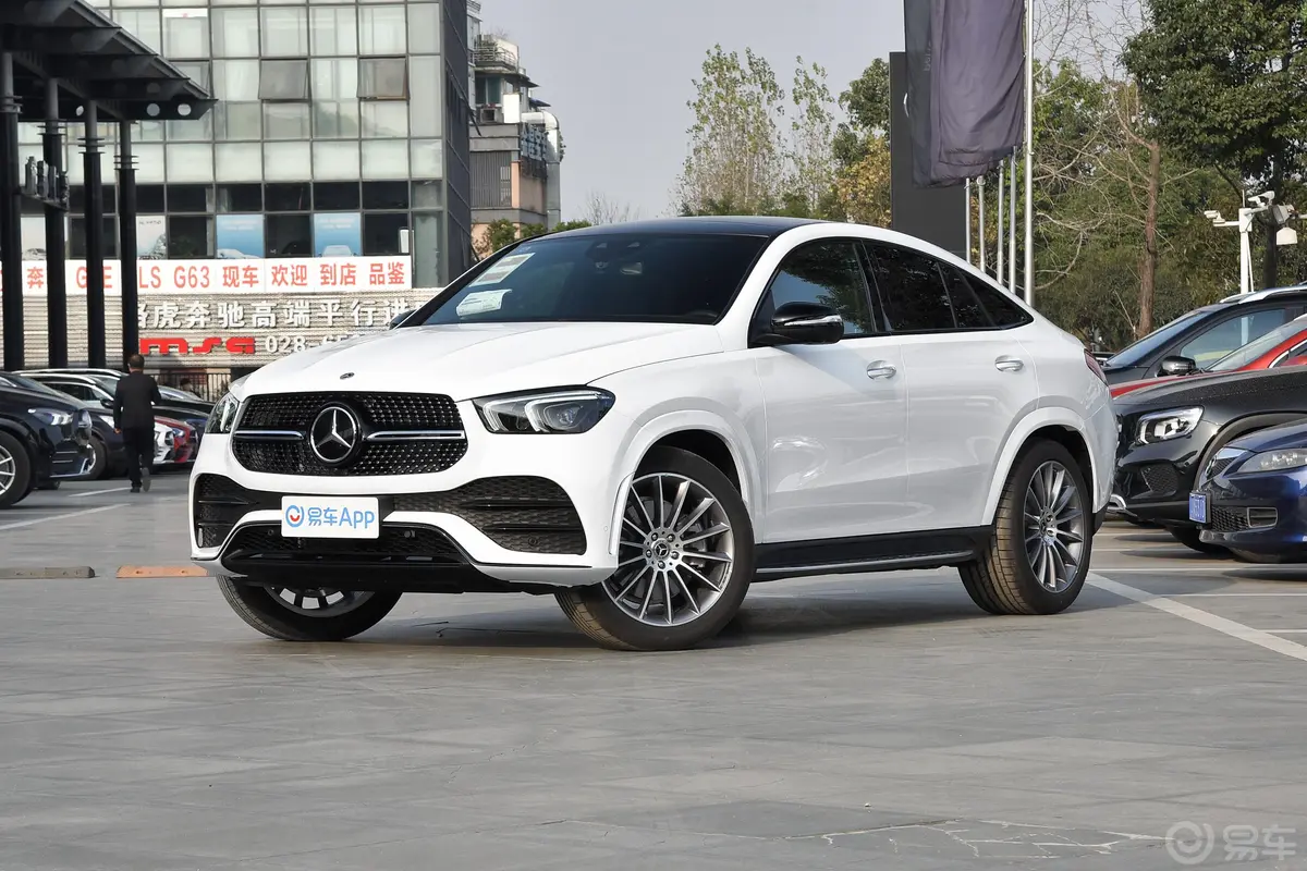 奔驰GLE轿跑GLE 450 4MATIC 轿跑SUV 豪华型侧前45度车头向左水平