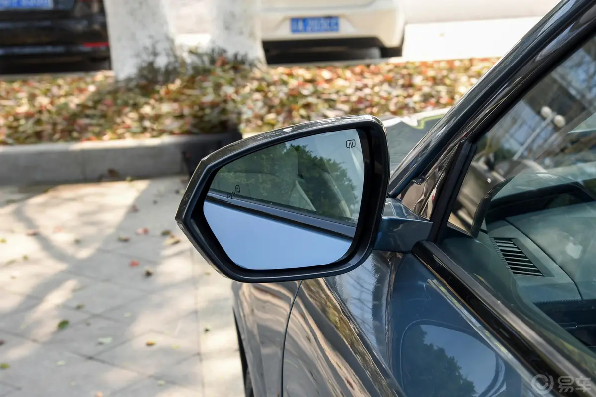 长安欧尚Z6新能源试装车后视镜镜面