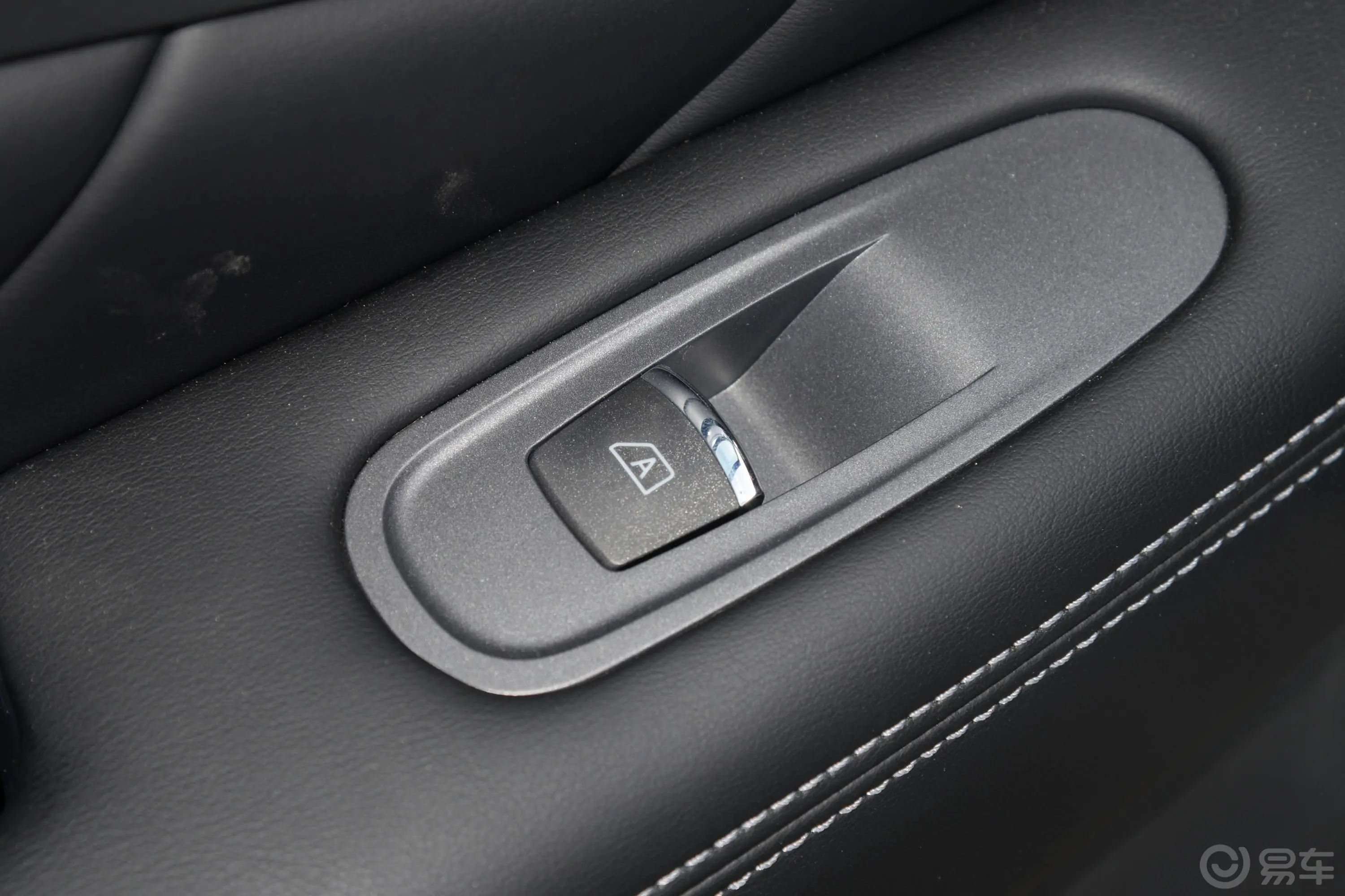 英菲尼迪Q50L2.0T 舒适版后车窗调节