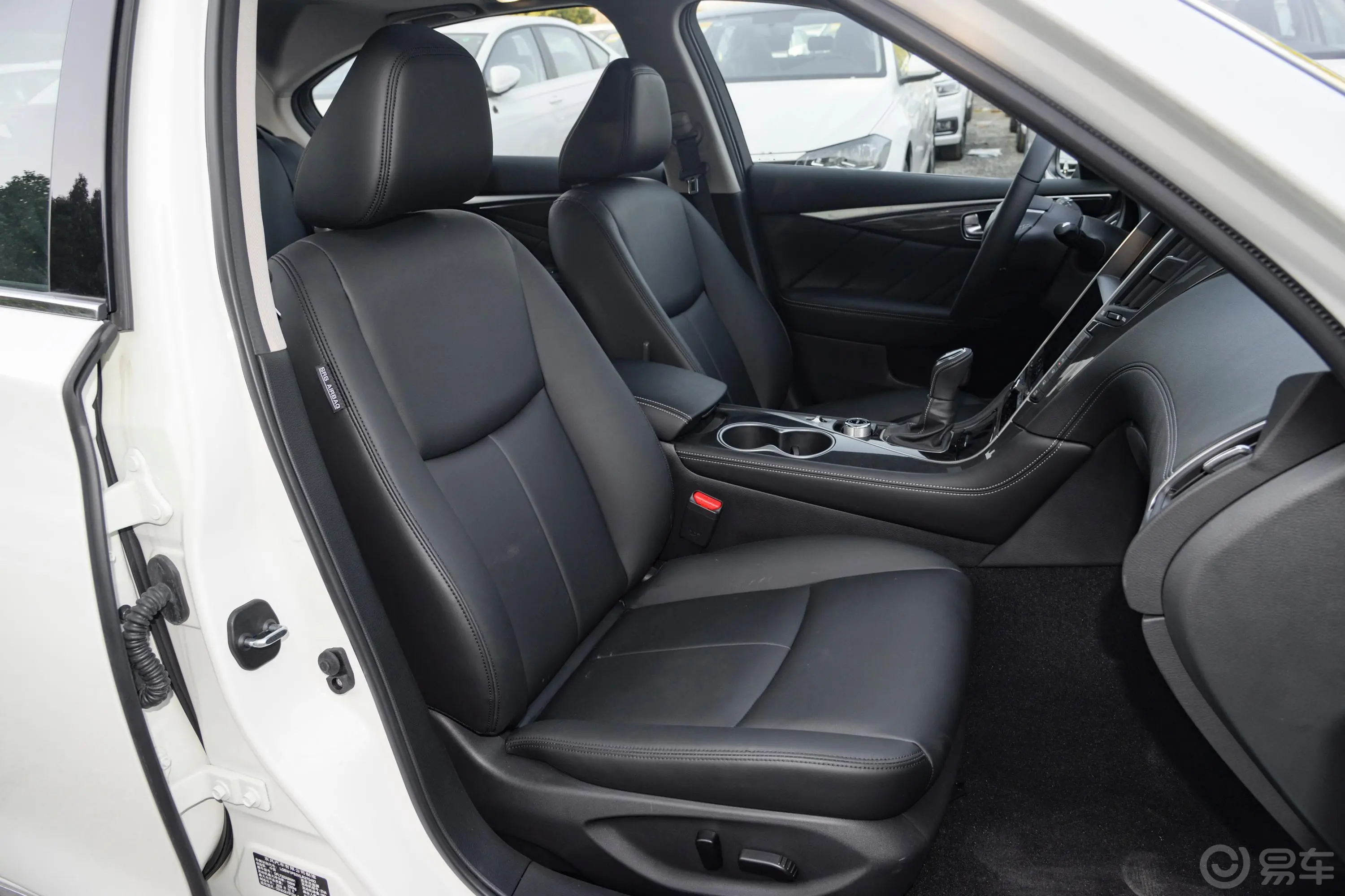 英菲尼迪Q50L2.0T 舒适版副驾驶座椅