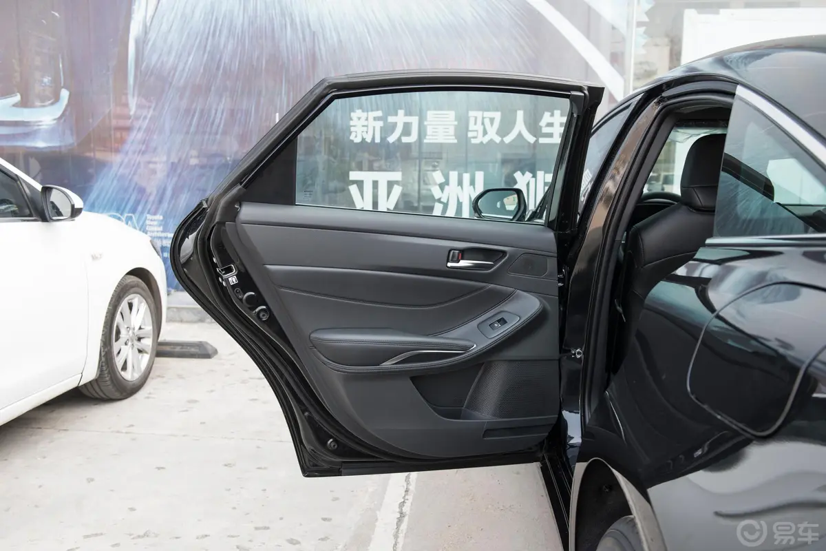 亚洲龙2.0L CVT 豪华版驾驶员侧后车门