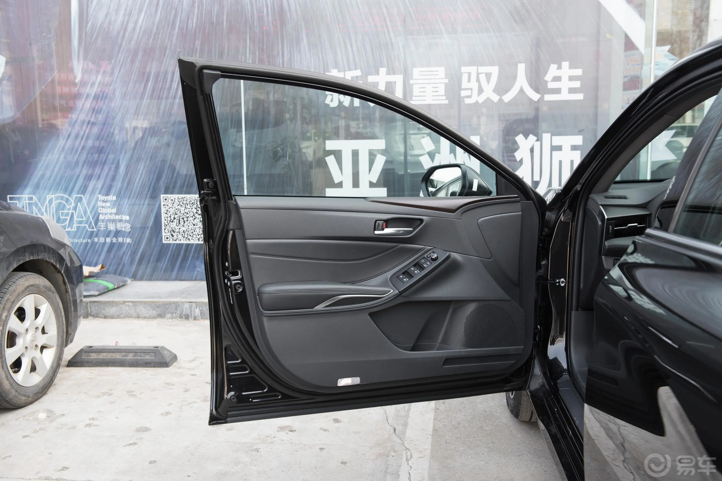 亚洲龙2.0L CVT 豪华版驾驶员侧前车门