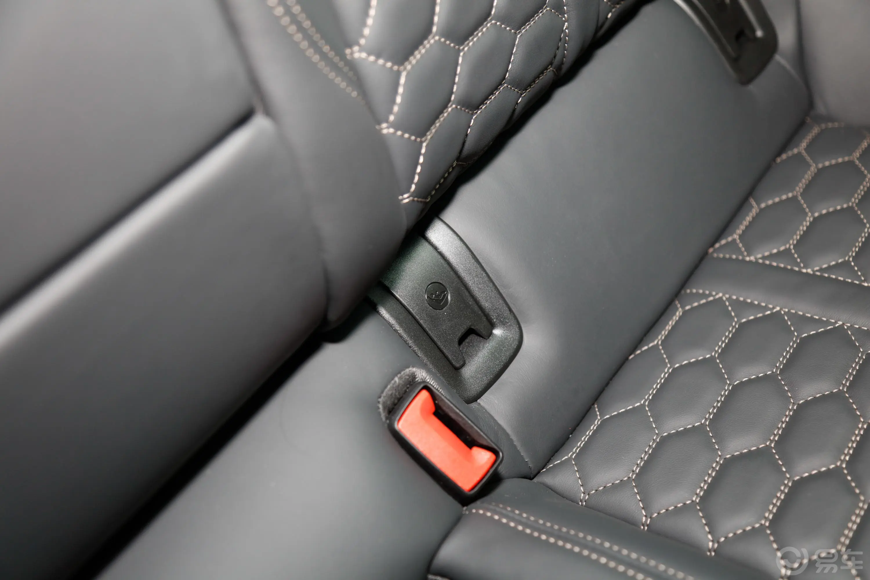 奥迪RS 52.9T Coupe 暗金版儿童座椅接口