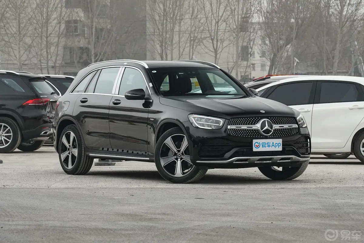 奔驰GLCGLC 300 L 4MATIC 动感型臻藏版胎压信息铭牌