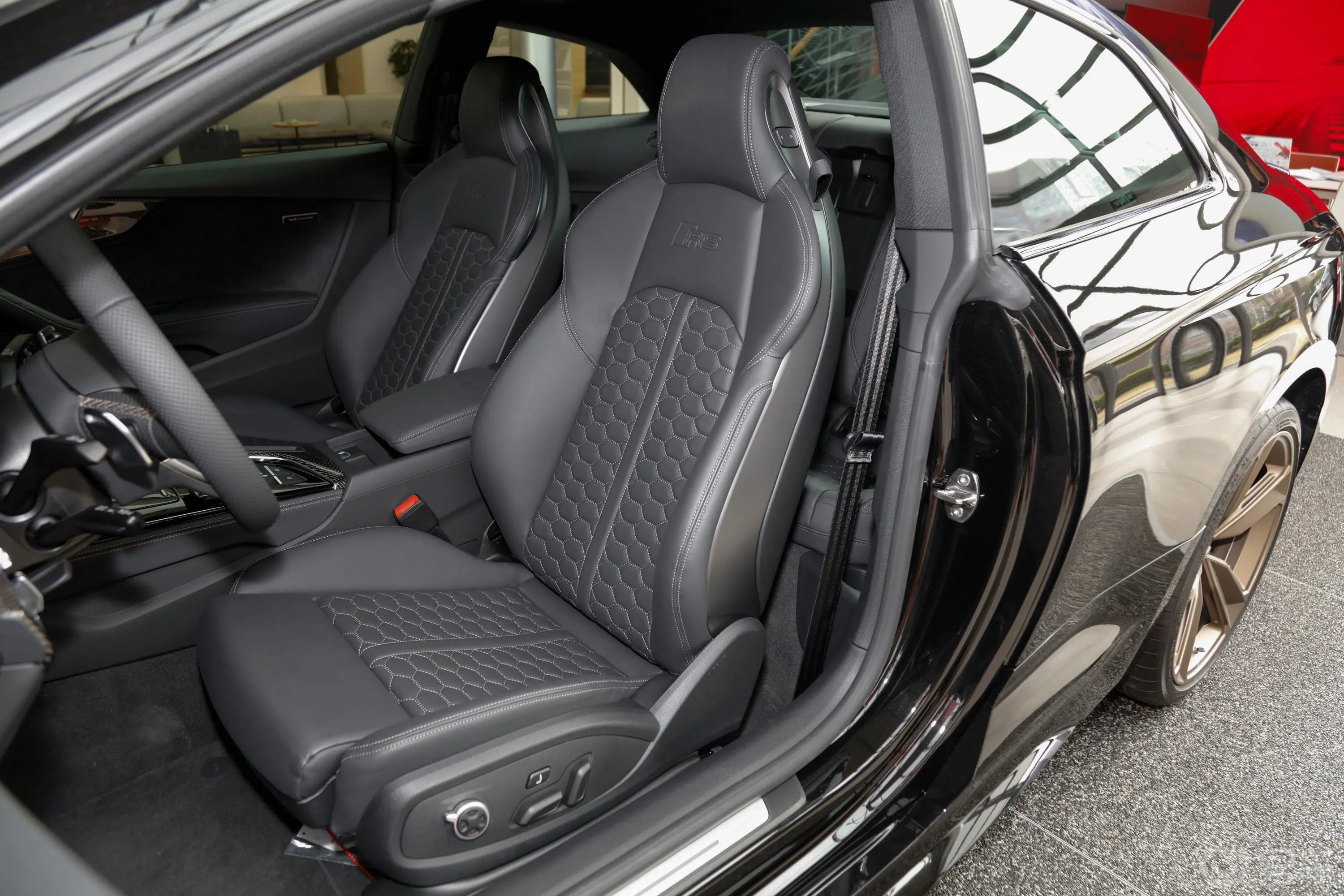 奥迪RS 52.9T Coupe 暗金版驾驶员座椅