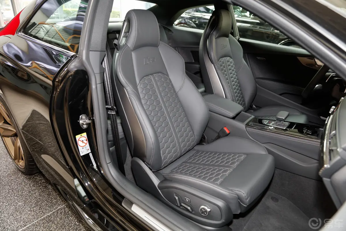 奥迪RS 52.9T Coupe 暗金版副驾驶座椅
