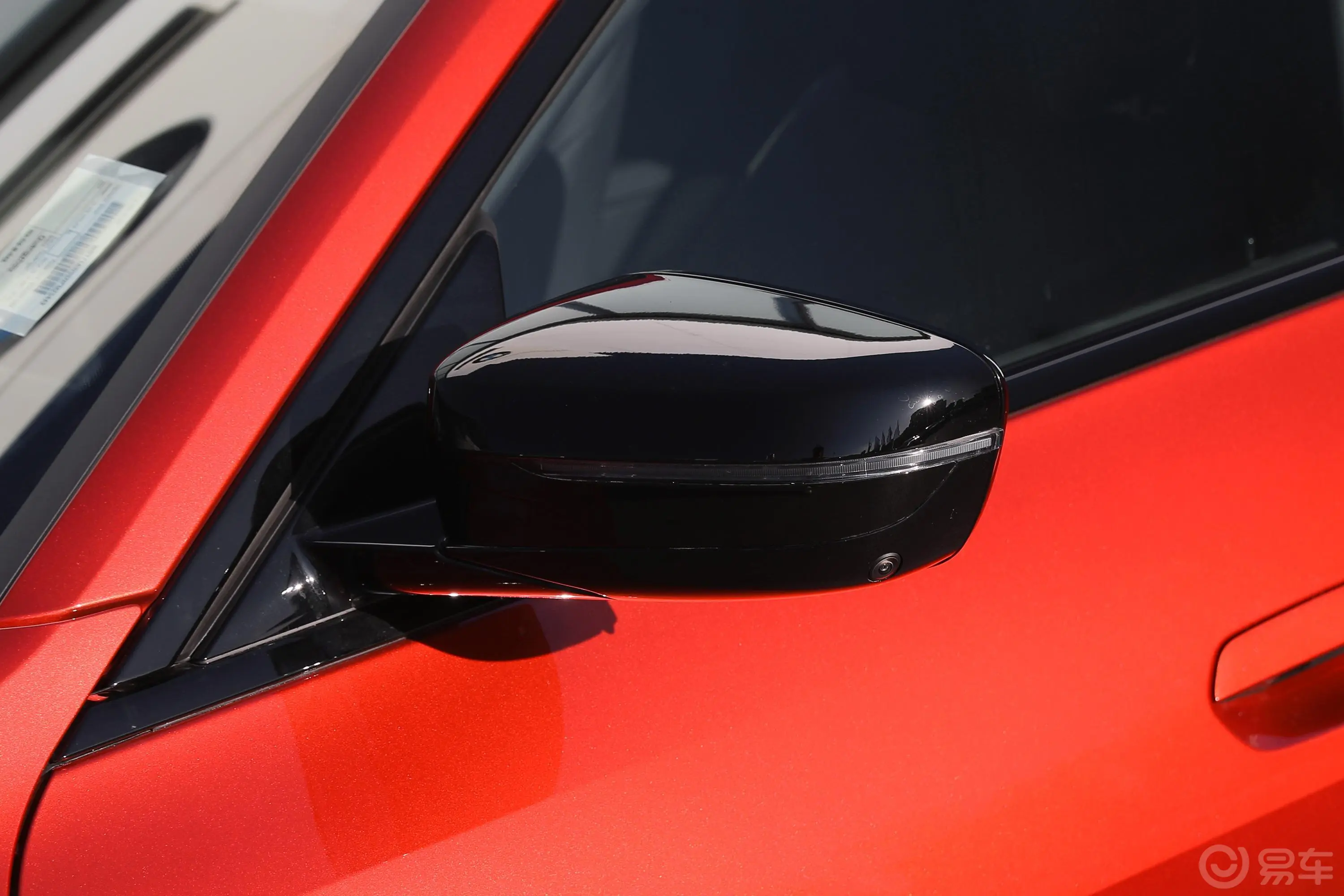 宝马i4eDrive40主驾驶后视镜背面