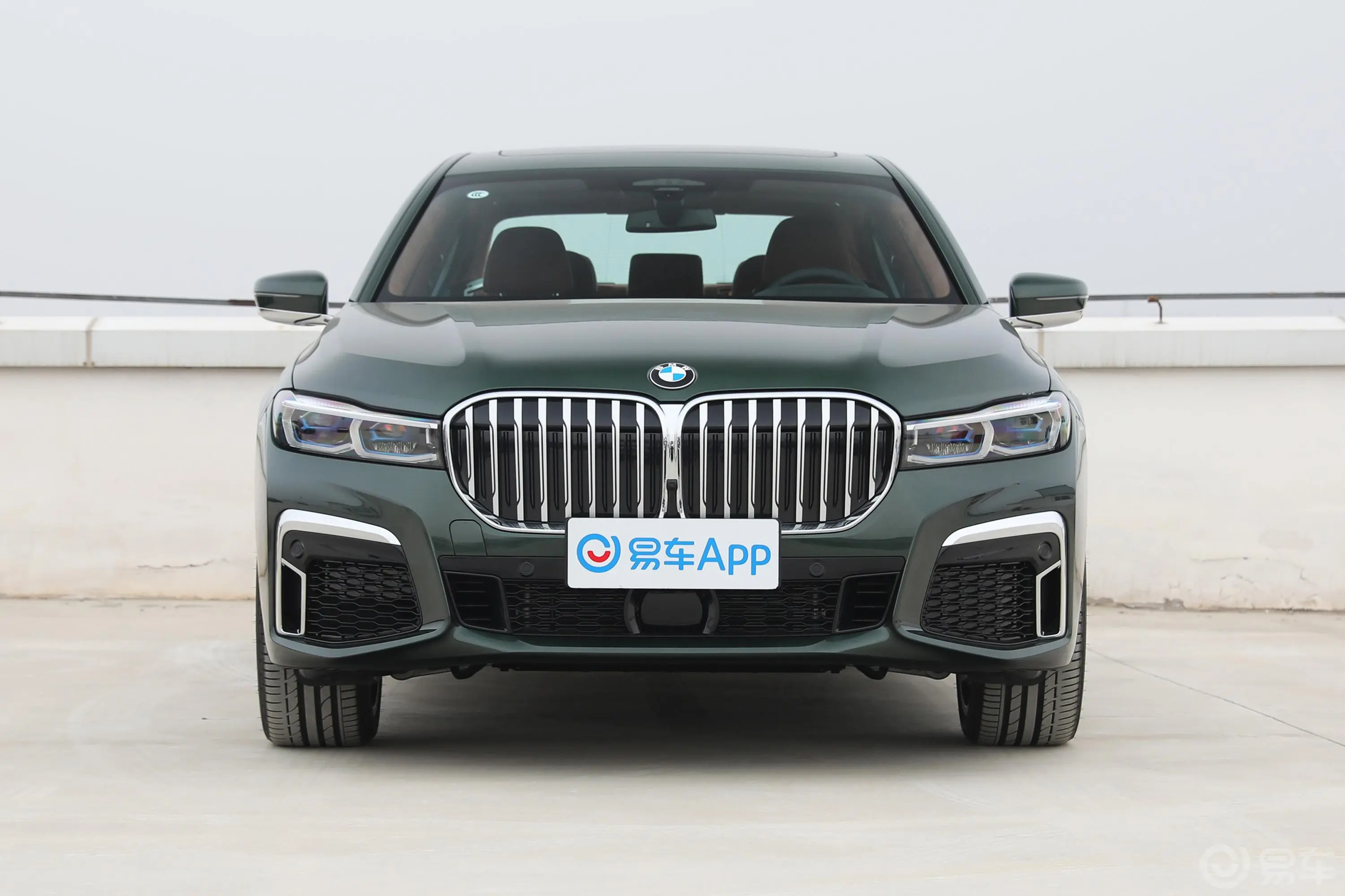 宝马7系740Li xDrive 行政型 M运动套装外观