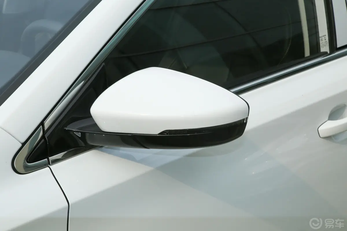 荣威i6 MAX EV500天幕尊享版主驾驶后视镜背面