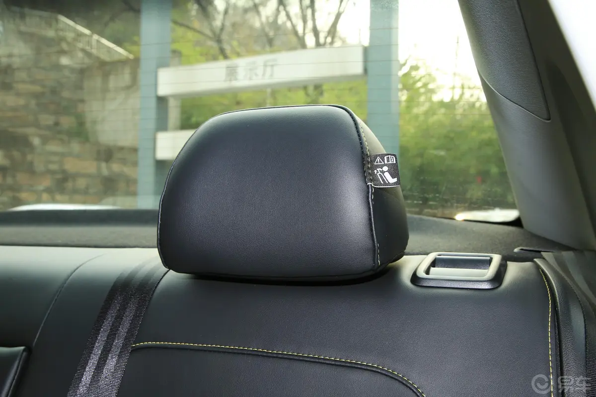 荣威i6 MAX EV500天幕尊享版空间