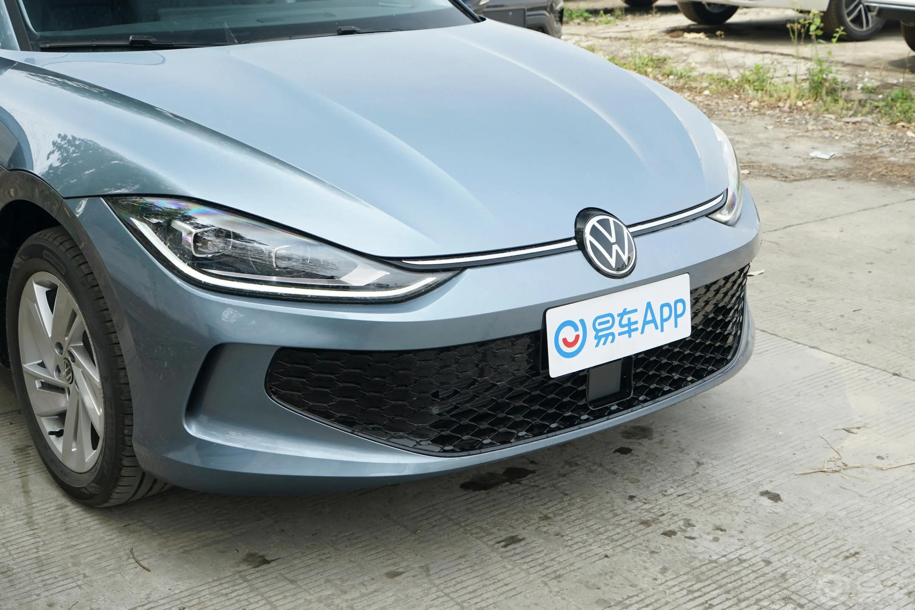 凌渡凌渡L 280TSI 热辣版前格栅侧俯拍